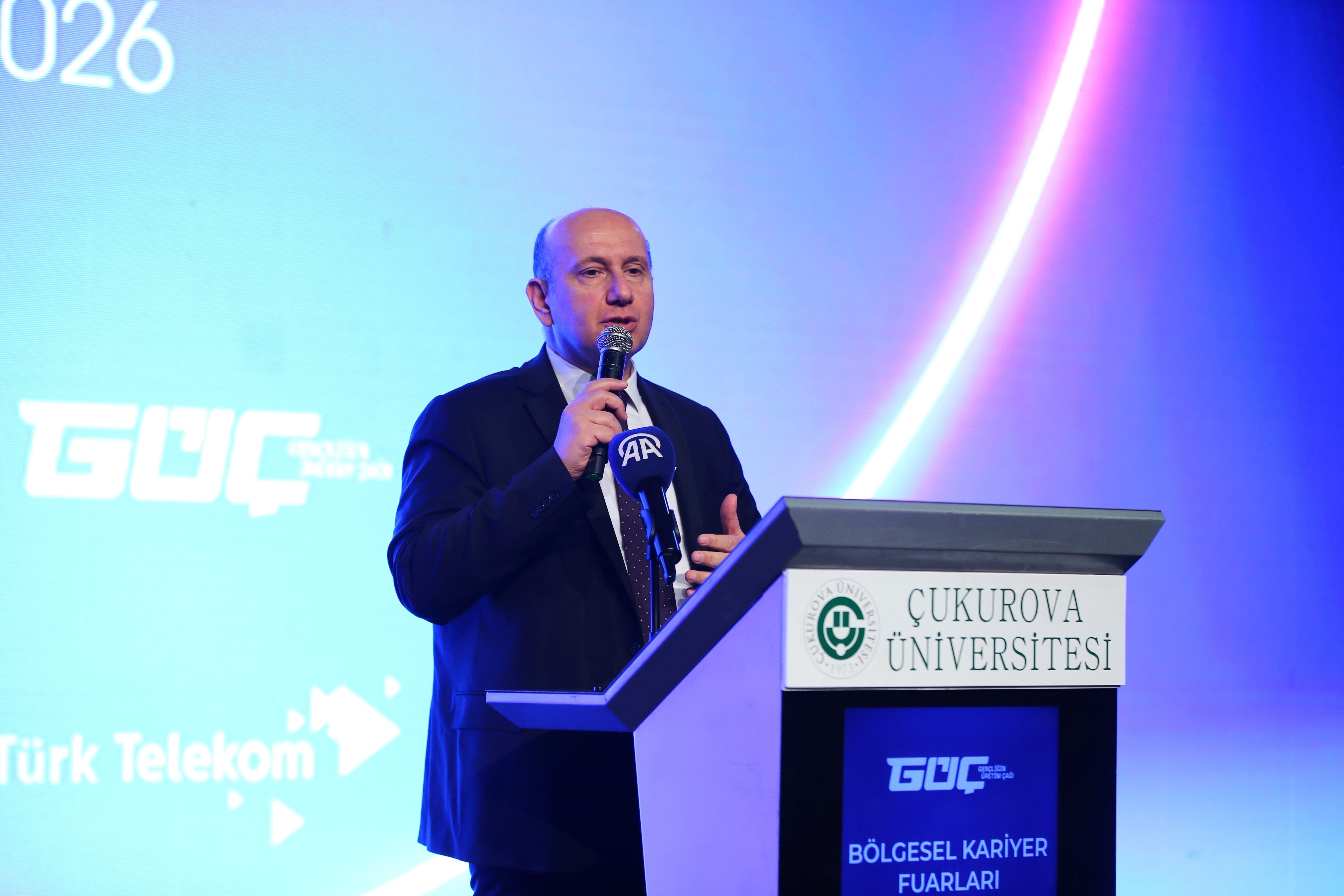 Adana'da 'Doğu Akdeniz Bölgesel Kariyer Fuarı' başladı