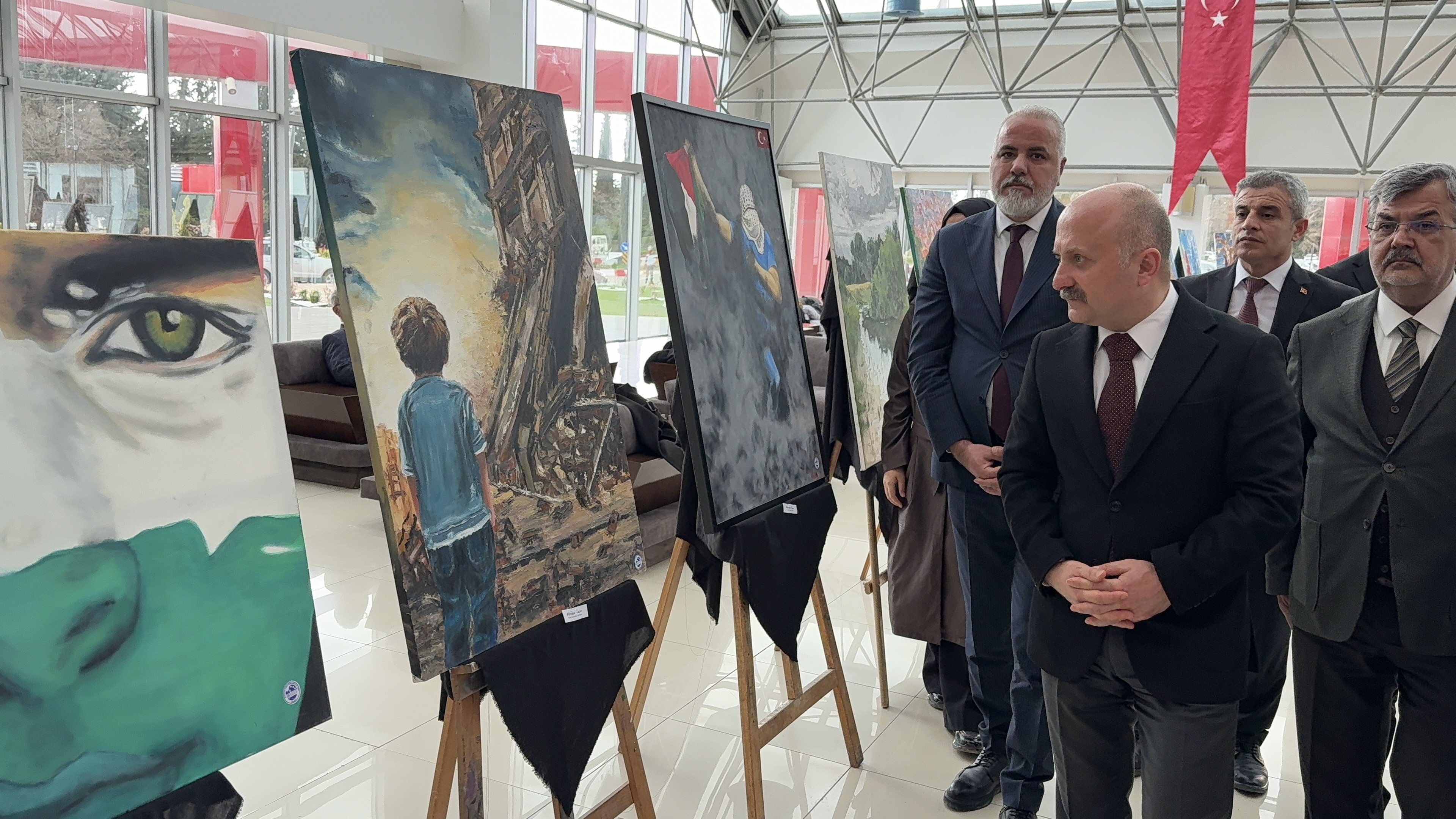 Adıyaman'da müzikal tiyatro 'Kim Var?' sahnelendi
