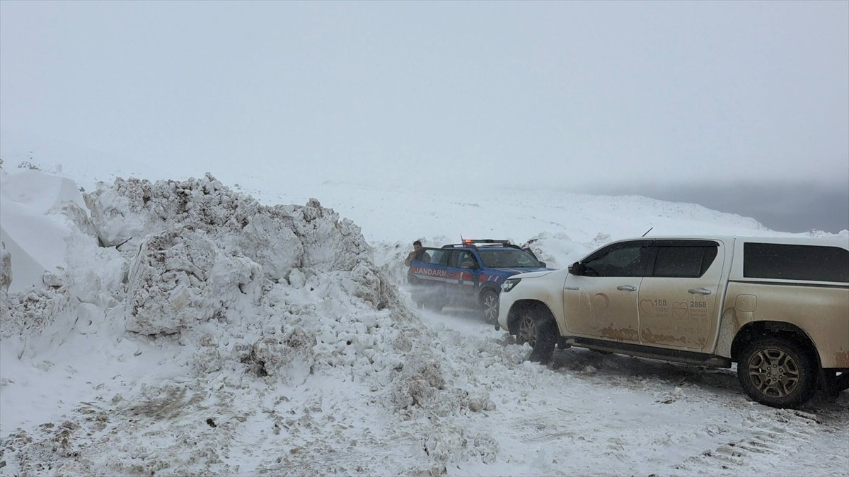Ağrı Dağı'nda haber alınamayan kadın dağcı için arama çalışması sürüyor
