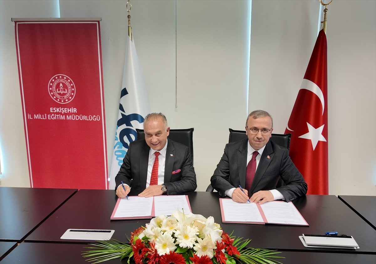 Akfen'den eğitime 1000 bilgisayar desteği