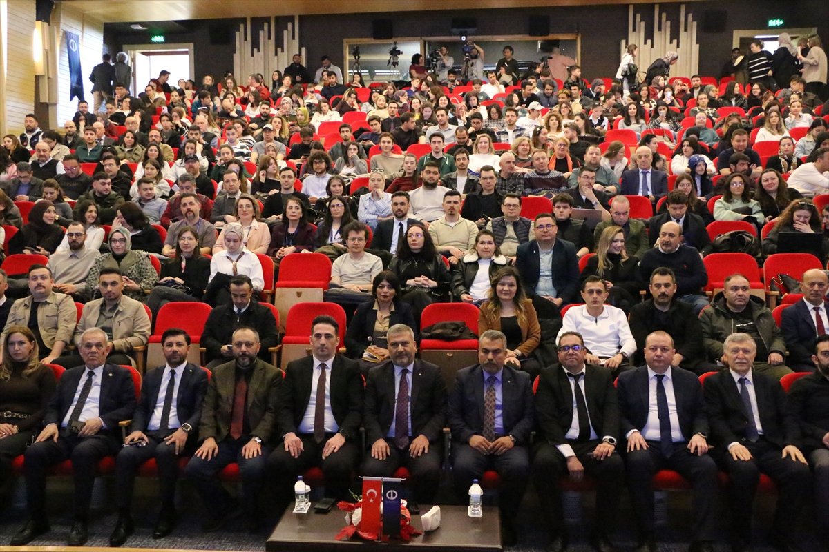 Anadolu Üniversitesi'nde 'Dijital Habercilik ve Yapay Zeka Eğitimi Programı' gerçekleştirildi