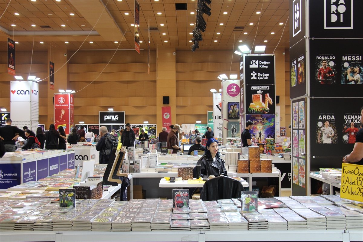 Antalya'da 'Kepez Kitap Fuarı' kapılarını açtı