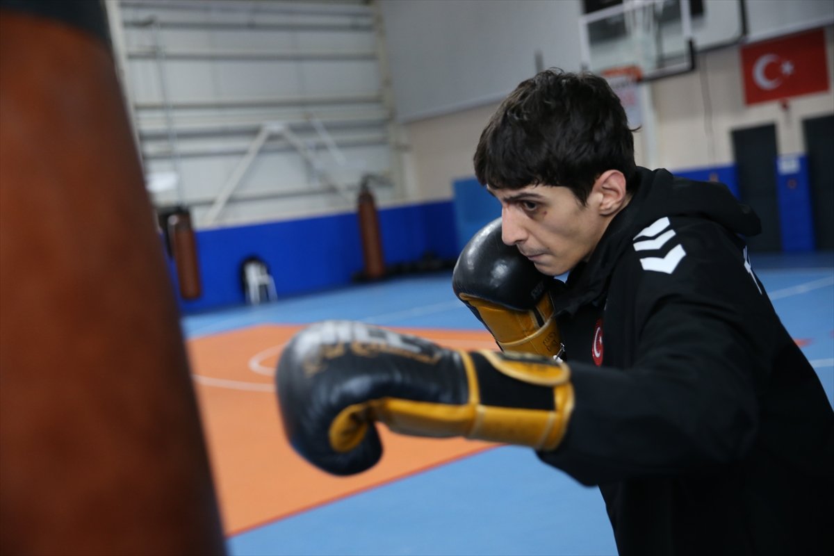 Babasının hayalini gerçekleştiren milli boksör Alparslan'ın hedefi Gençlik Olimpiyatları
