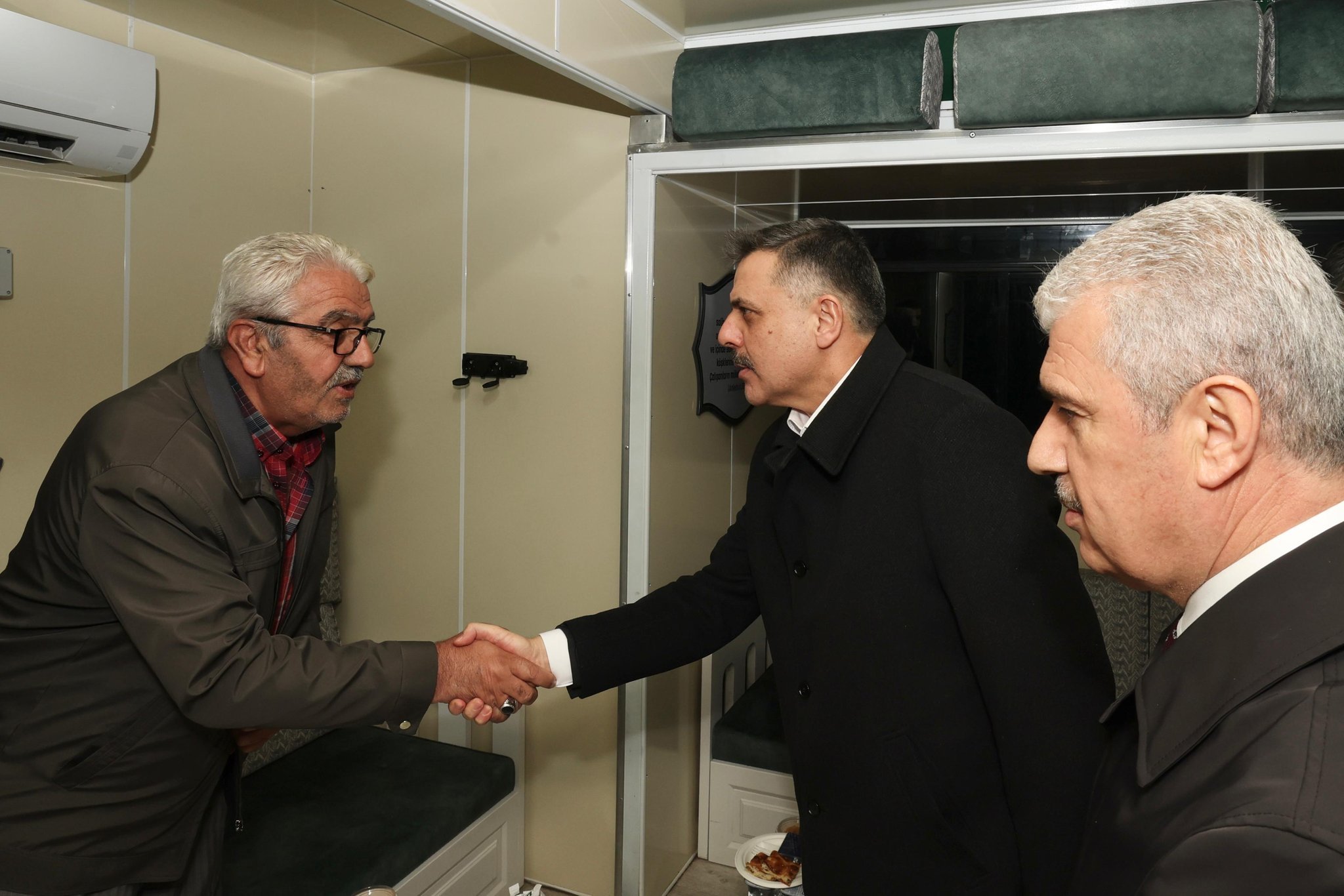 Bakan Çiftçi, şehit Uzman Çavuş Akarsel'in ailesini ziyaret etti