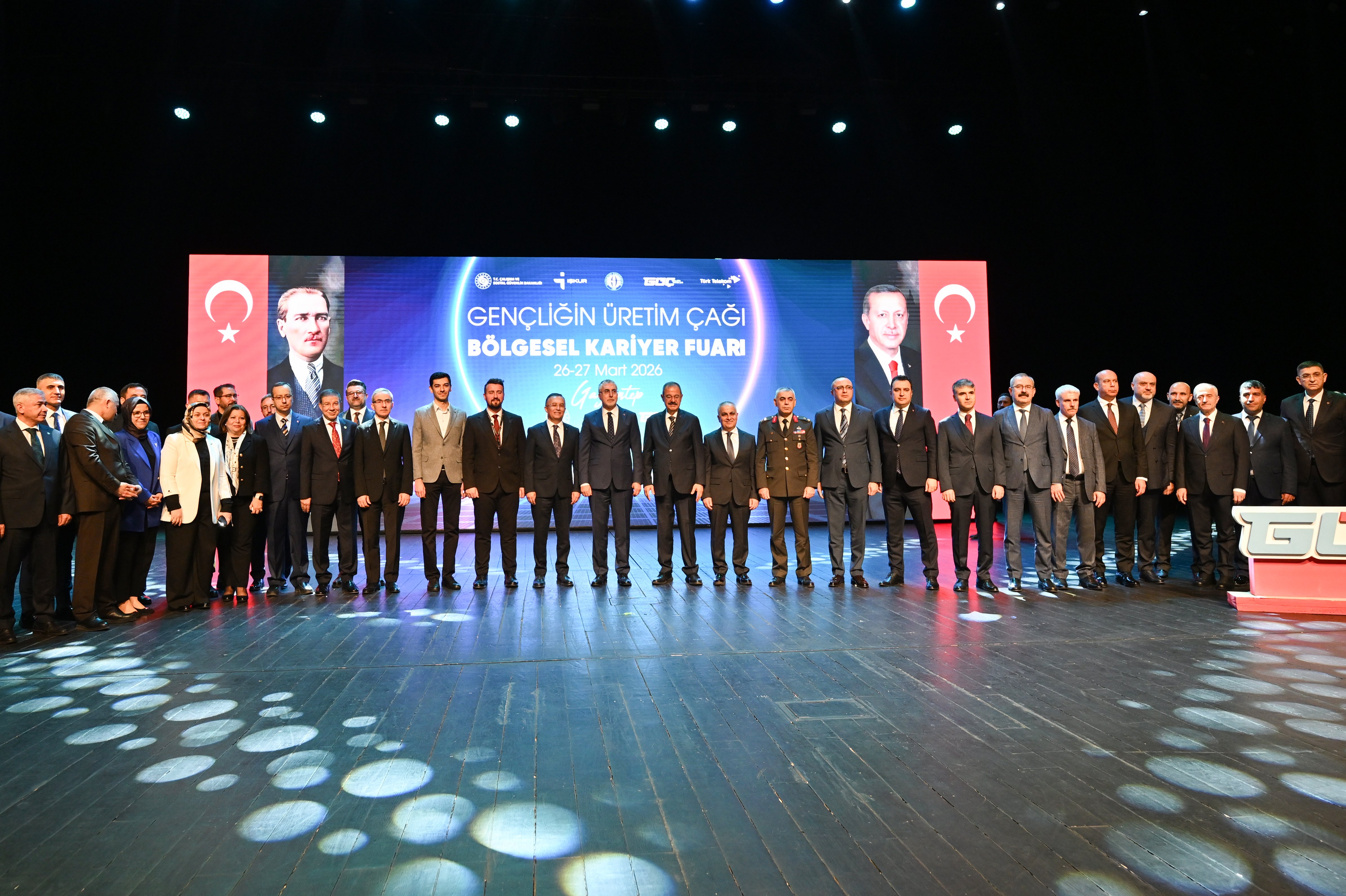 Bakan Işıkhan, Gaziantep'te Kariyer Fuarı'nda konuştu: