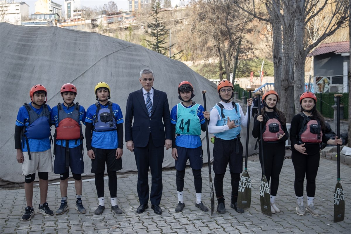 Bakan Memişoğlu, Tunceli'de Yeşilay Türkiye Rafting Şampiyonası 1. Ayak Yarışları'nı izledi