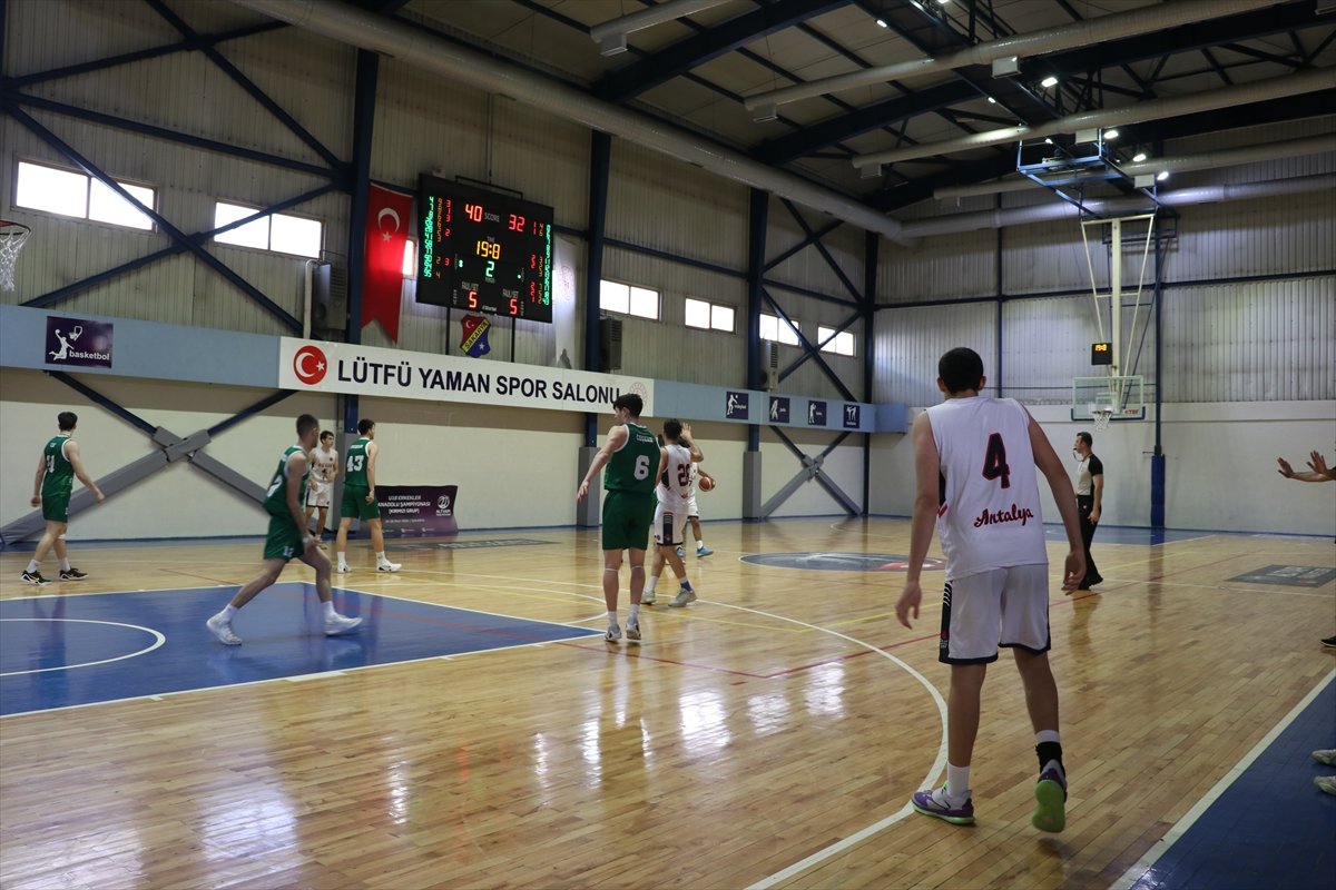 Basketbolda Türkiye 18 Yaş Altı Erkek Anadolu Bölge Şampiyonası, Sakarya'da düzenleniyor