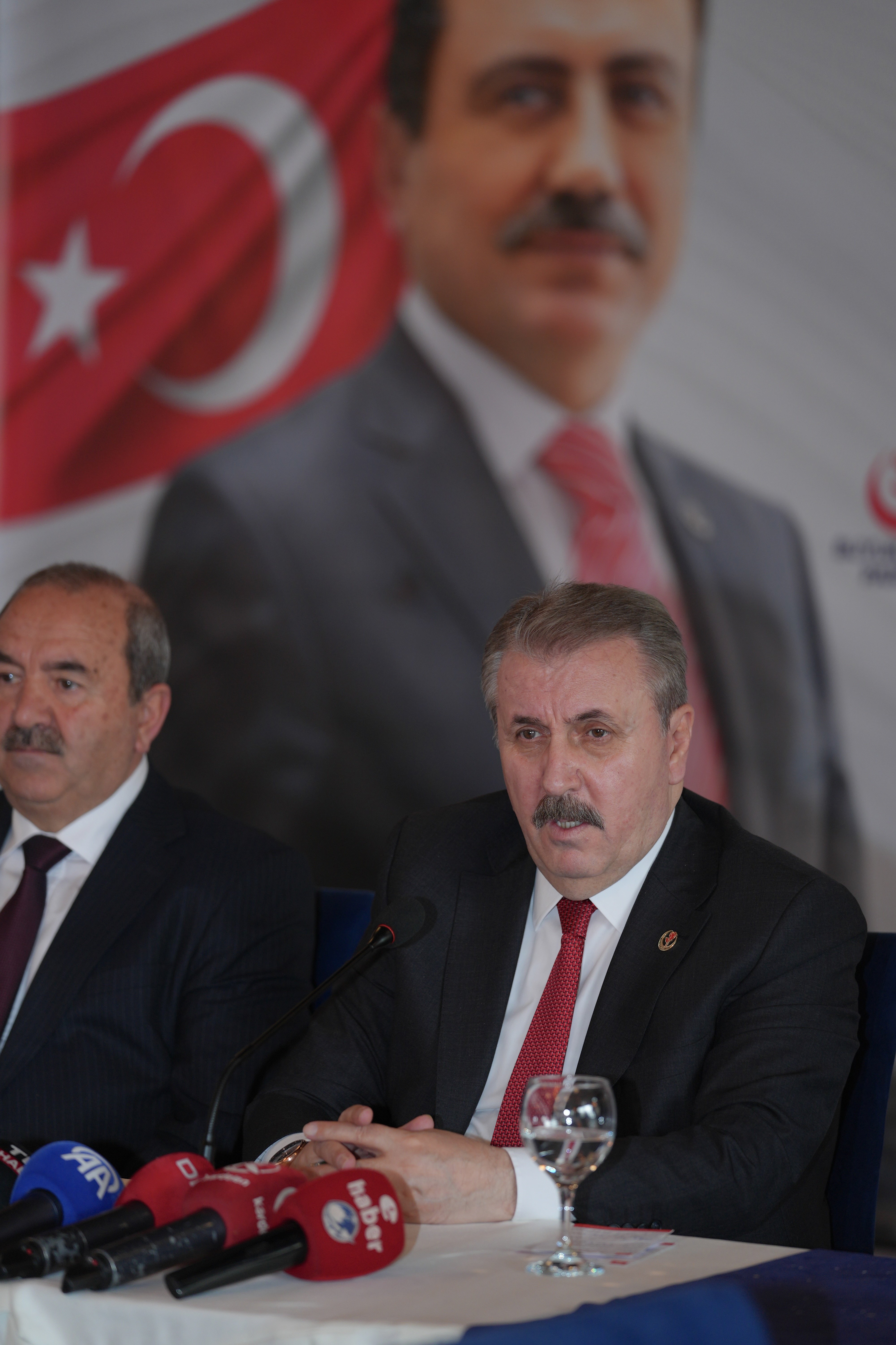 BBP Genel Başkanı Destici, Erzurum'da basın mensuplarıyla buluştu: