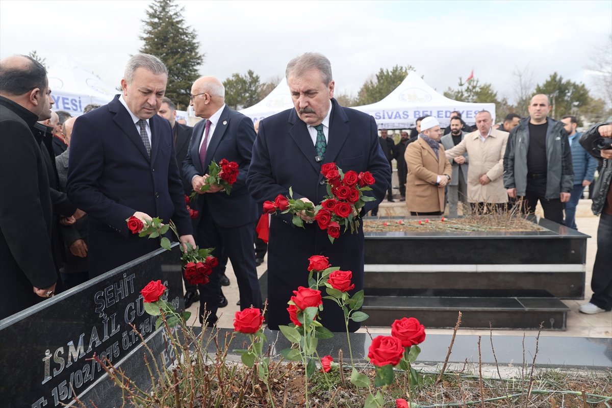 BBP Genel Başkanı Destici, Muhsin Yazıcıoğlu ve beraberinde vefat edenleri anma programına katıldı: