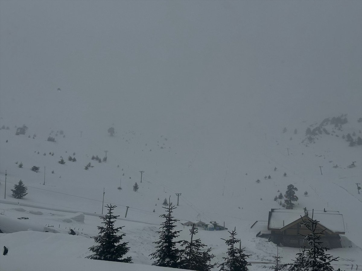 Bolu'nun yüksek kesimlerinde kar yağışı etkili oluyor