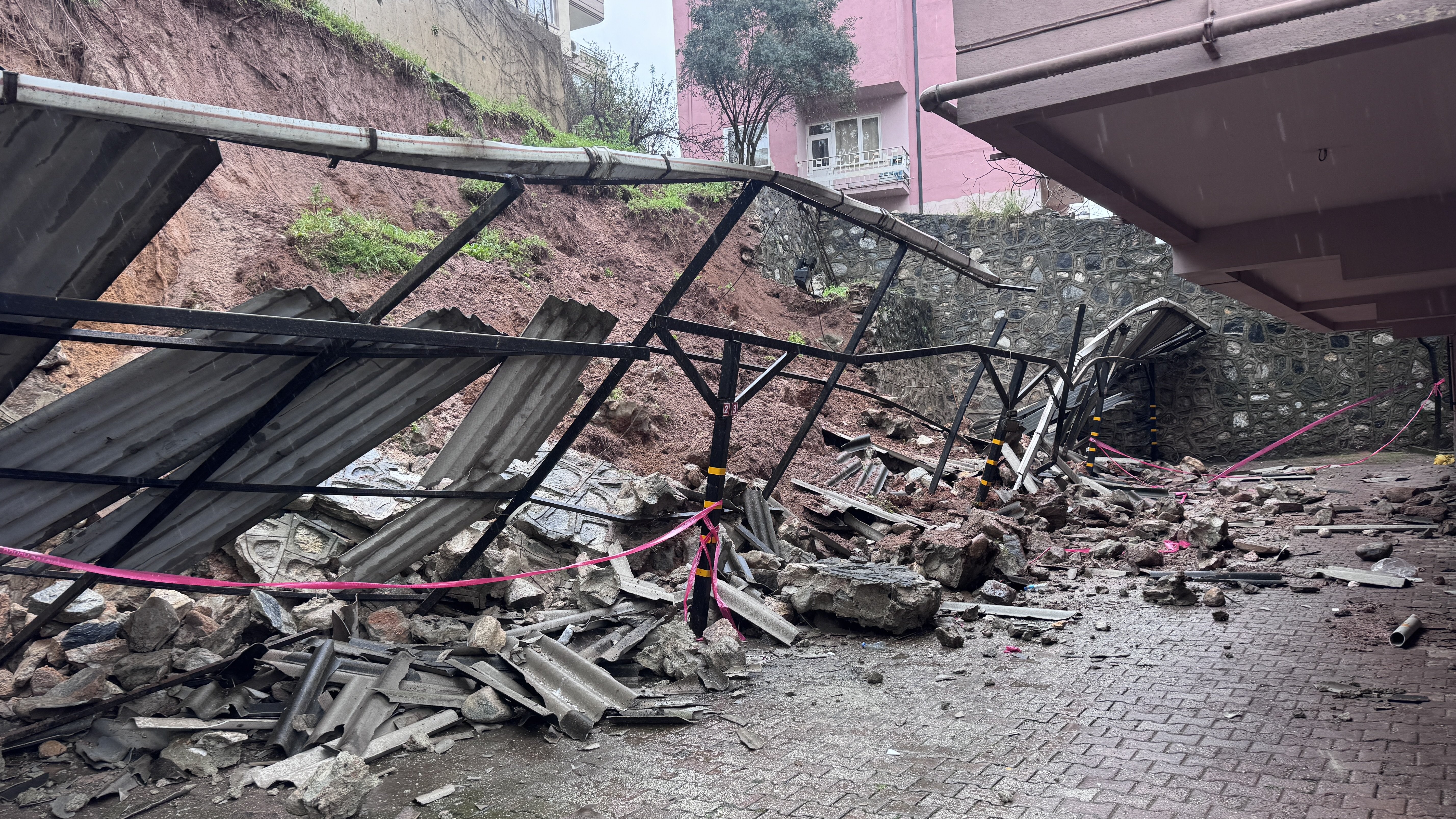 Bursa'da etkili olan sağanak hayatı olumsuz etkiledi