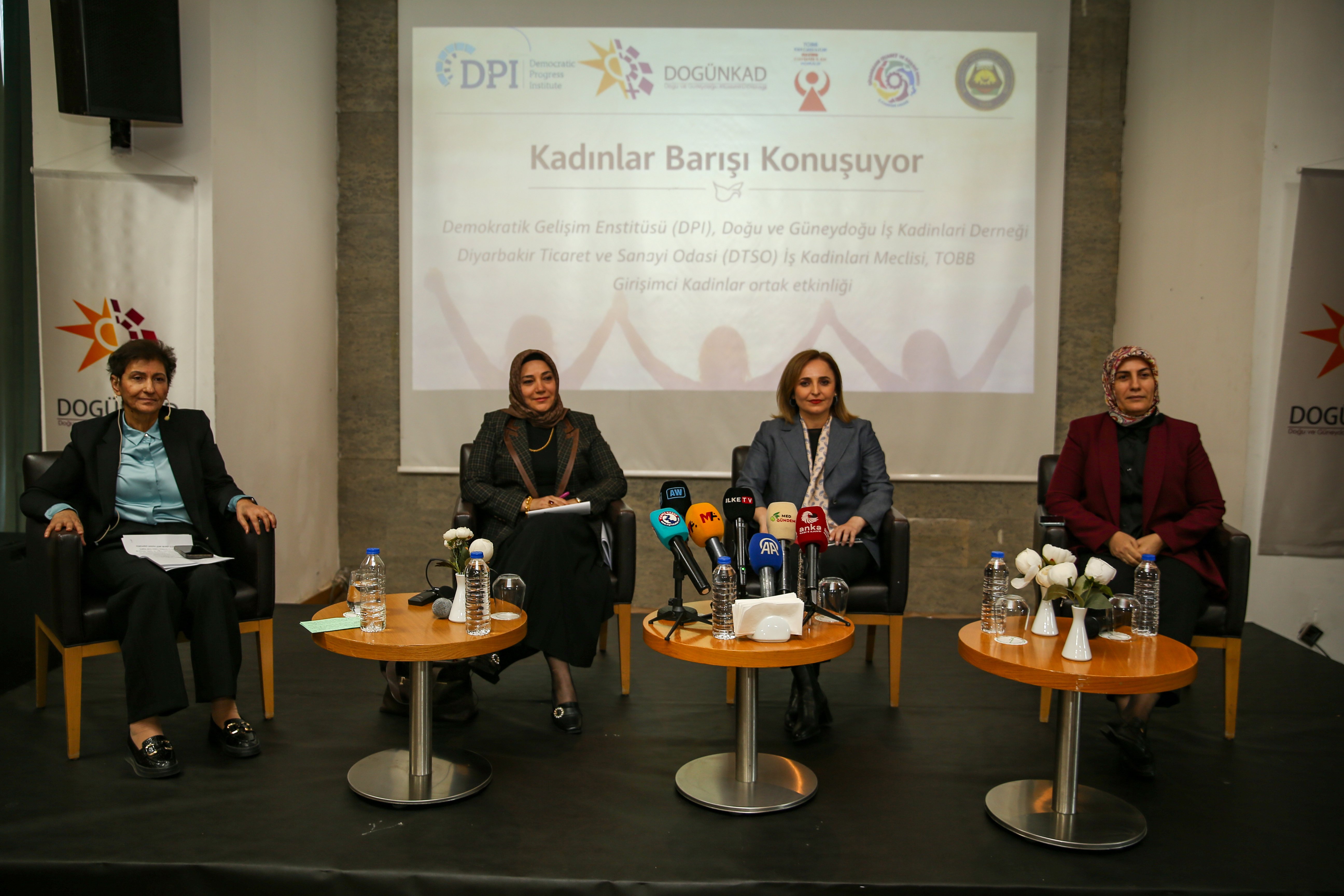 Diyarbakır'da 'Kadınlar Barışı Konuşuyor' etkinliği