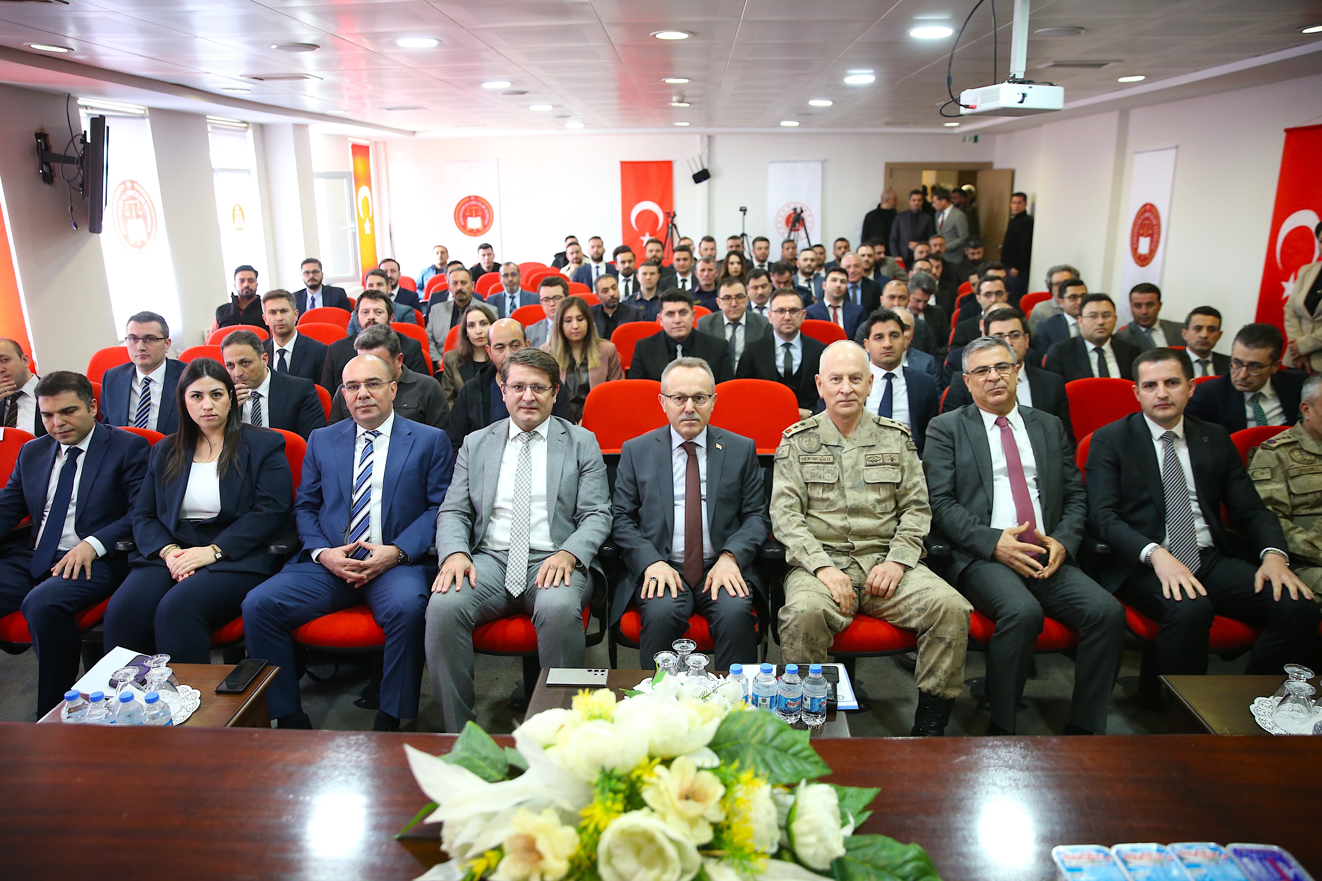 Diyarbakır'da 'Yasa Dışı Bahis ve Kumar Suçları Bilgilendirme ve Koordinasyon Toplantısı' düzenlendi