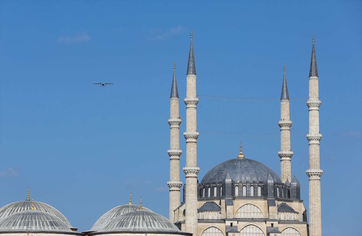 Edirne'de F-16'lar ve Bayraktar Akıncı prova uçuşu yaptı