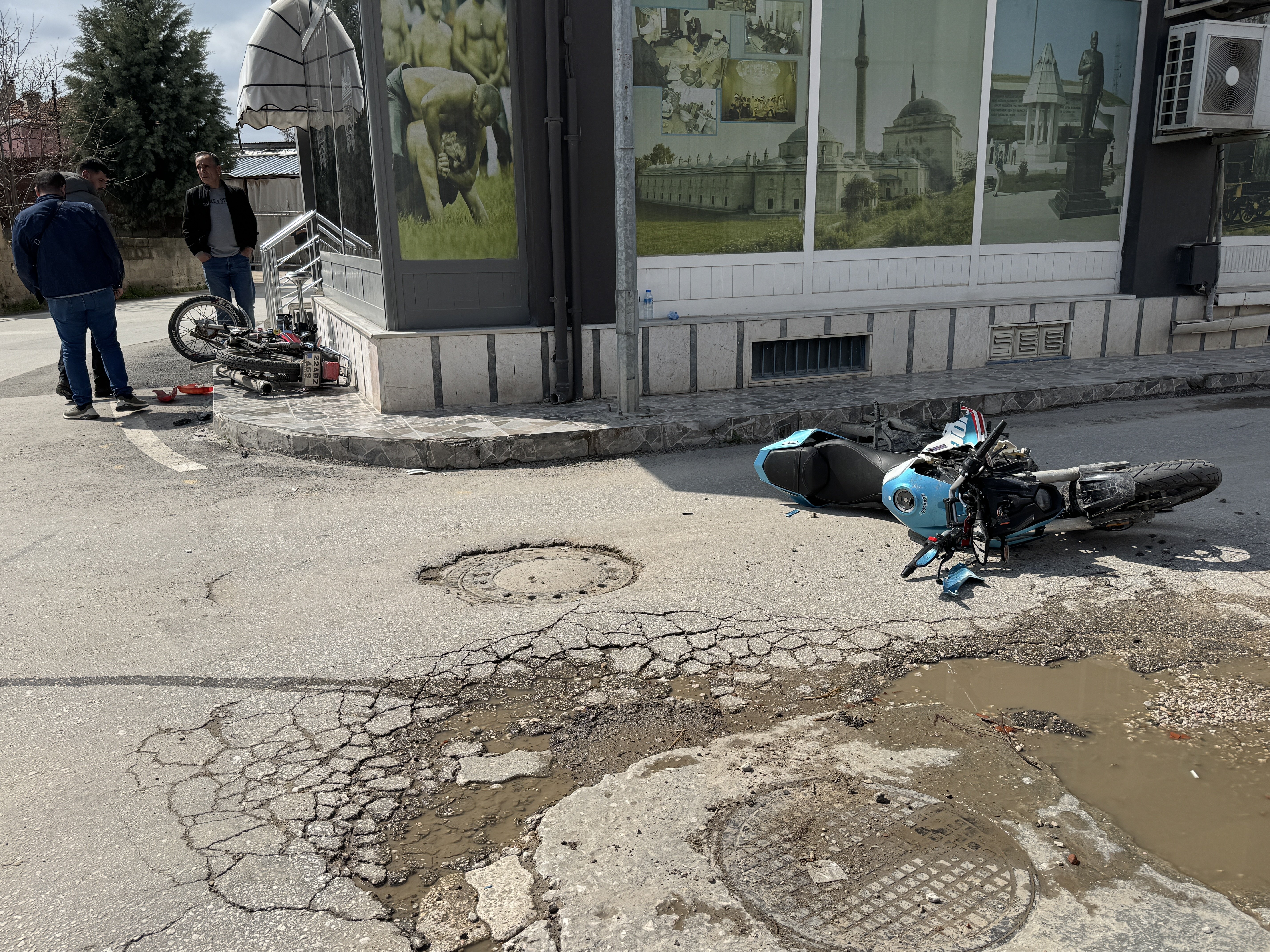 Edirne'de trafik kazasının ardından çıkan bıçaklı kavgada 1 kişi yaralandı