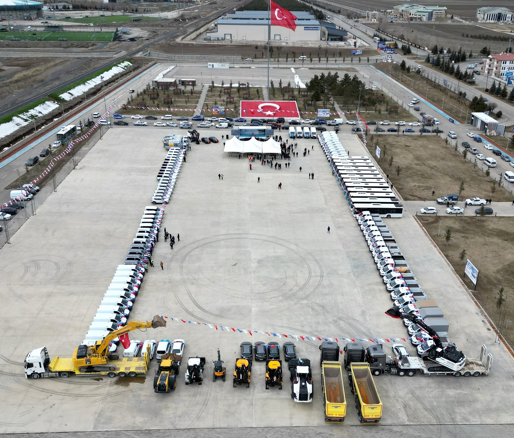 Erzurum Büyükşehir Belediyesi 678 milyon liralık yeni araç filosunu tanıttı