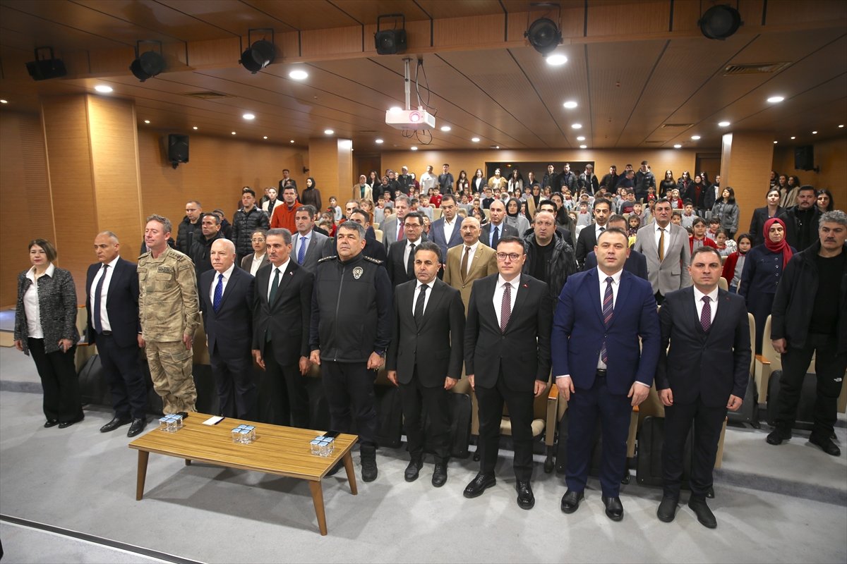 Erzurum Valisi Baruş'tan 'Dijital dünyada kütüphaneler en güvenli limandır' vurgusu: