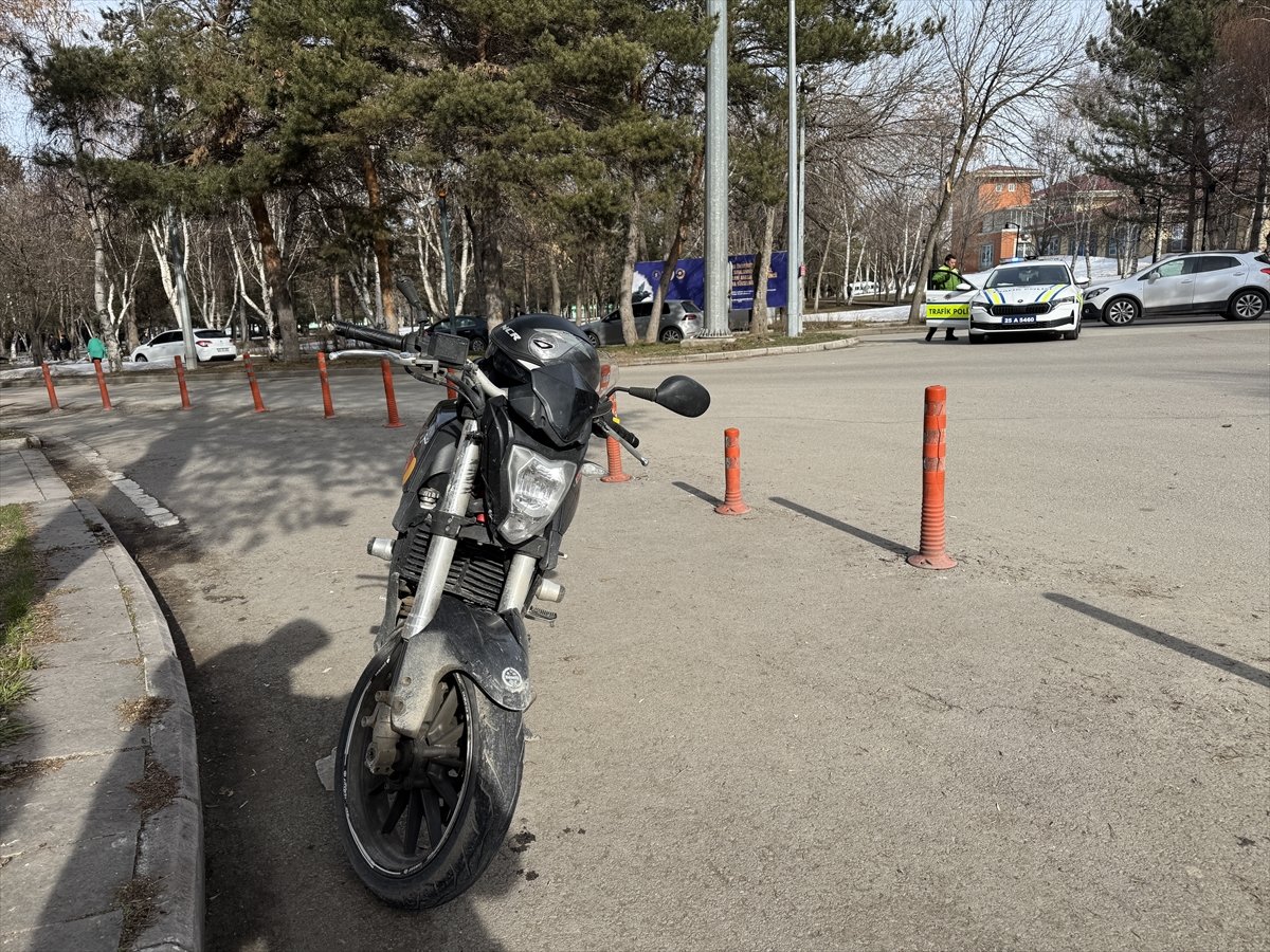 Erzurum'da otomobille çarpışan motosikletin sürücüsü ağır yaralandı