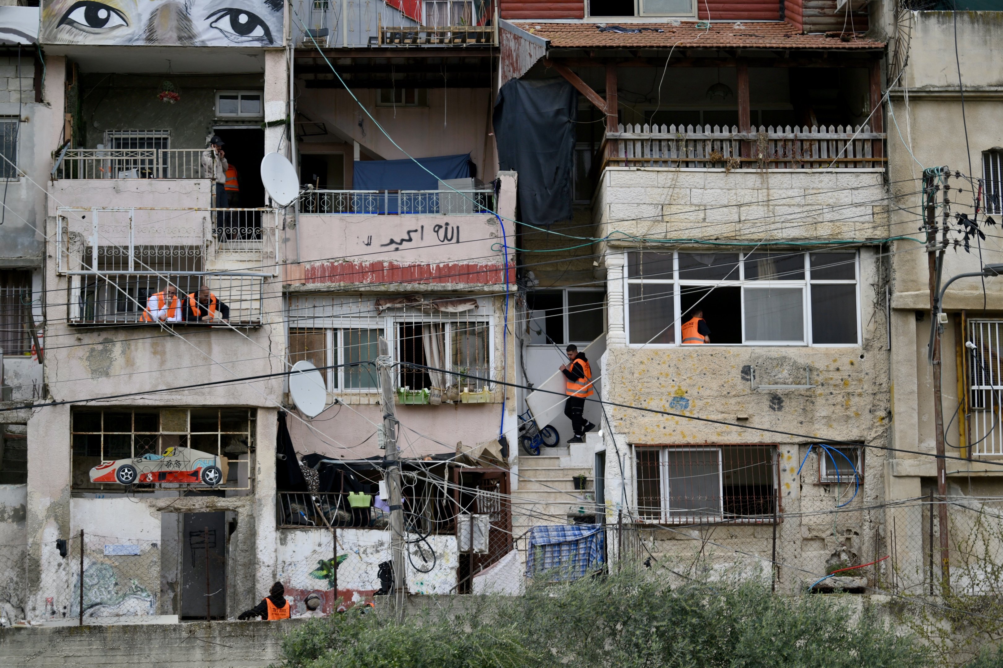 Filistin topraklarını gasbeden İsrailliler, işgal altındaki Doğu Kudüs'te 13 daireye el koydu