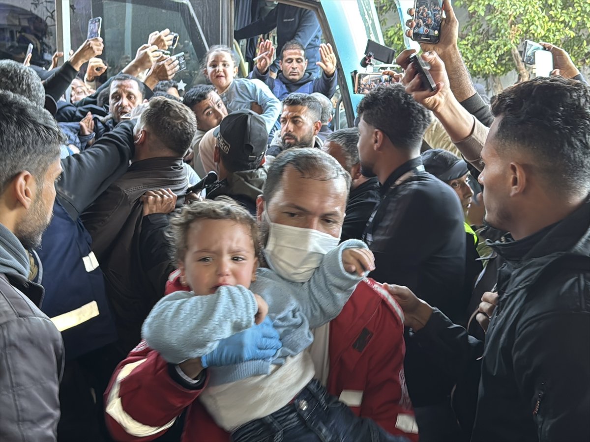 Gazze'ye dönen prematüre bebekler ile ailelerinin 'ilk tanışmasında' duygu dolu anlar yaşandı