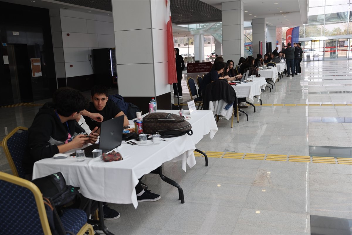 Gençleri uzayla buluşturan 'Astro Hackathon' etkinliği Nevşehir'de başladı