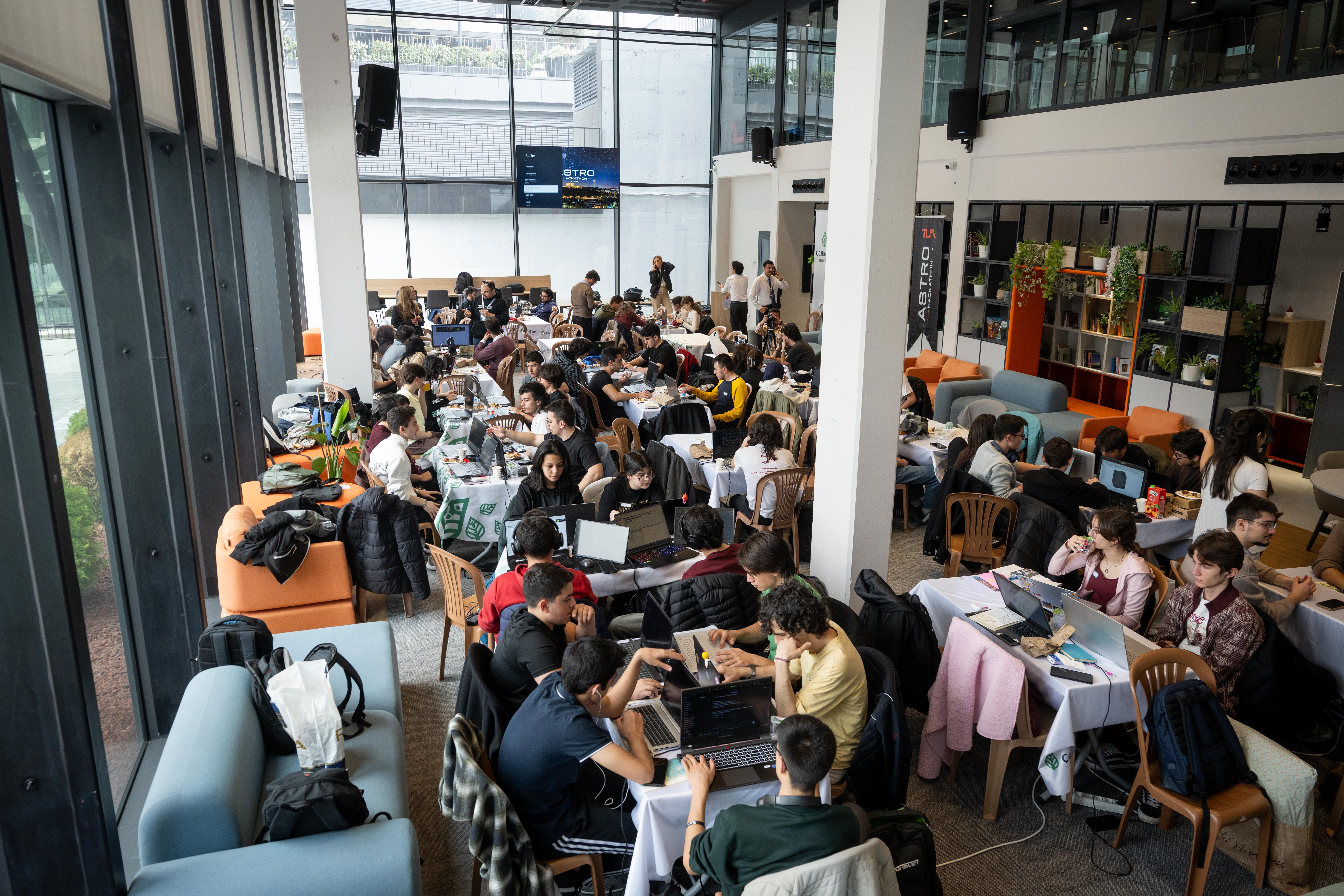 Gençleri uzayla buluşturan 'TUA Astro Hackathon' 37 şehirde başladı