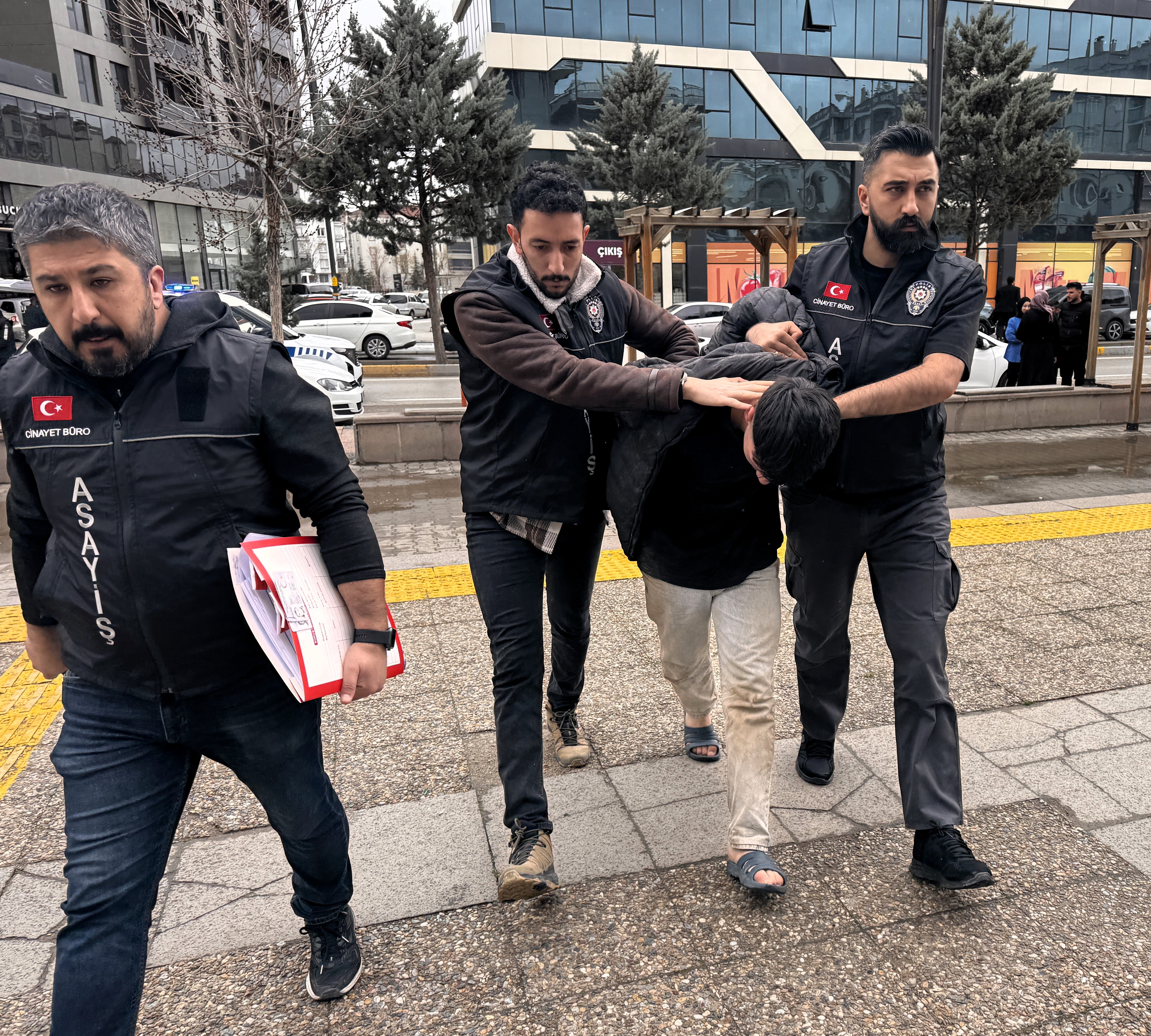 GÜNCELLEME - Aksaray'da annesinin erkek arkadaşını bıçaklayan kişi ile annesi tutuklandı