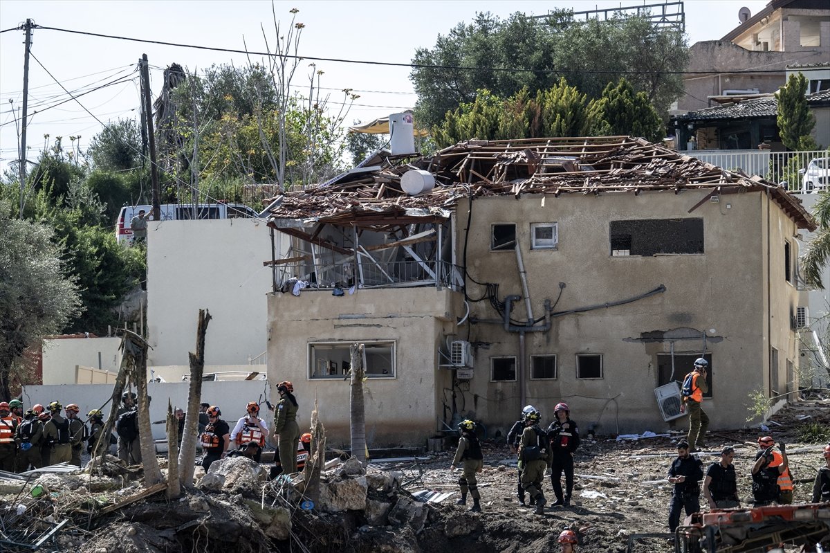 GÜNCELLEME - İsrail'in merkezindeki Beyt Şemeş yakınlarına isabet eden İran füzesi nedeniyle 3 kişi yaralandı