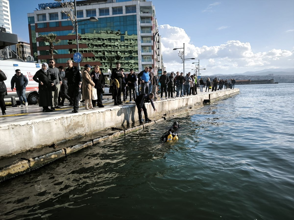 GÜNCELLEME - İzmir'de akülü tekerlekli sandalyesiyle denize düşen kişi hastanede hayatını kaybetti
