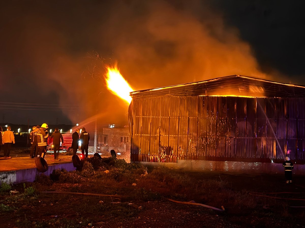 GÜNCELLEME - Osmaniye'de kağıt fabrikasında çıkan yangın kontrol altına alındı