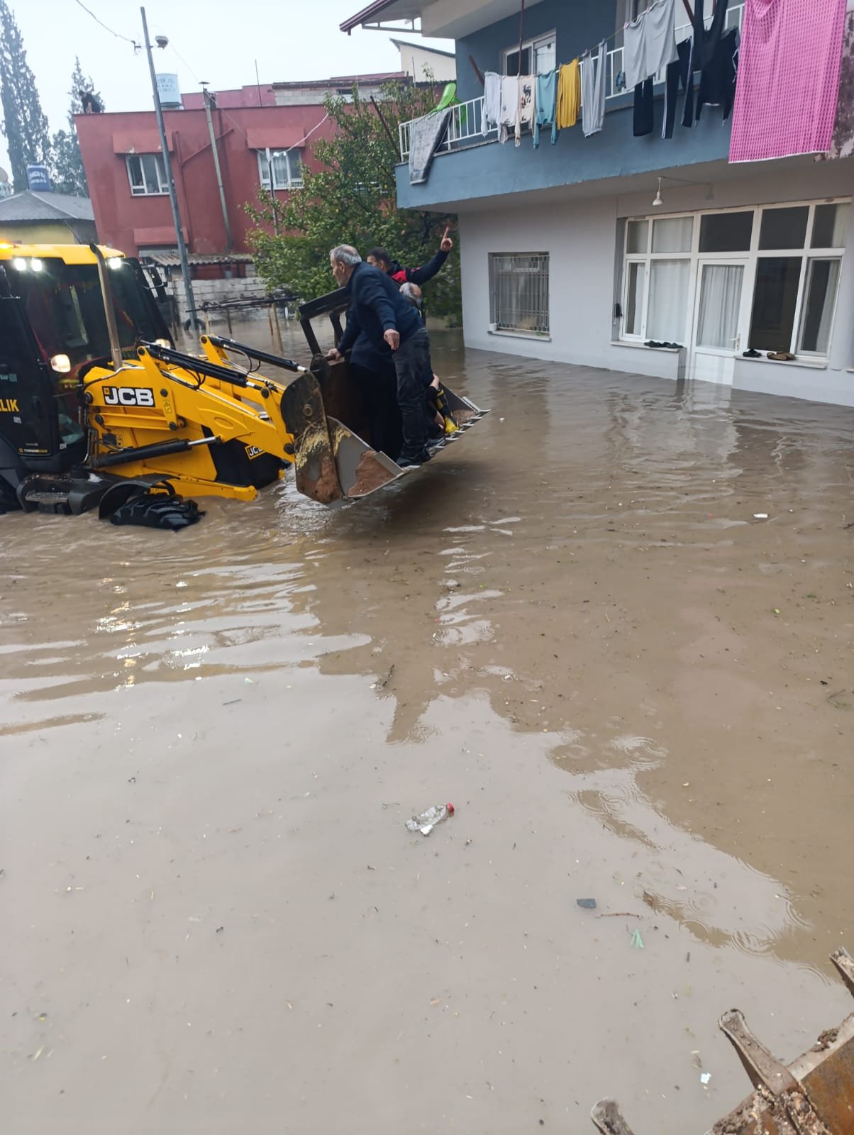 Hatay'da sağanak hayatı olumsuz etkiledi