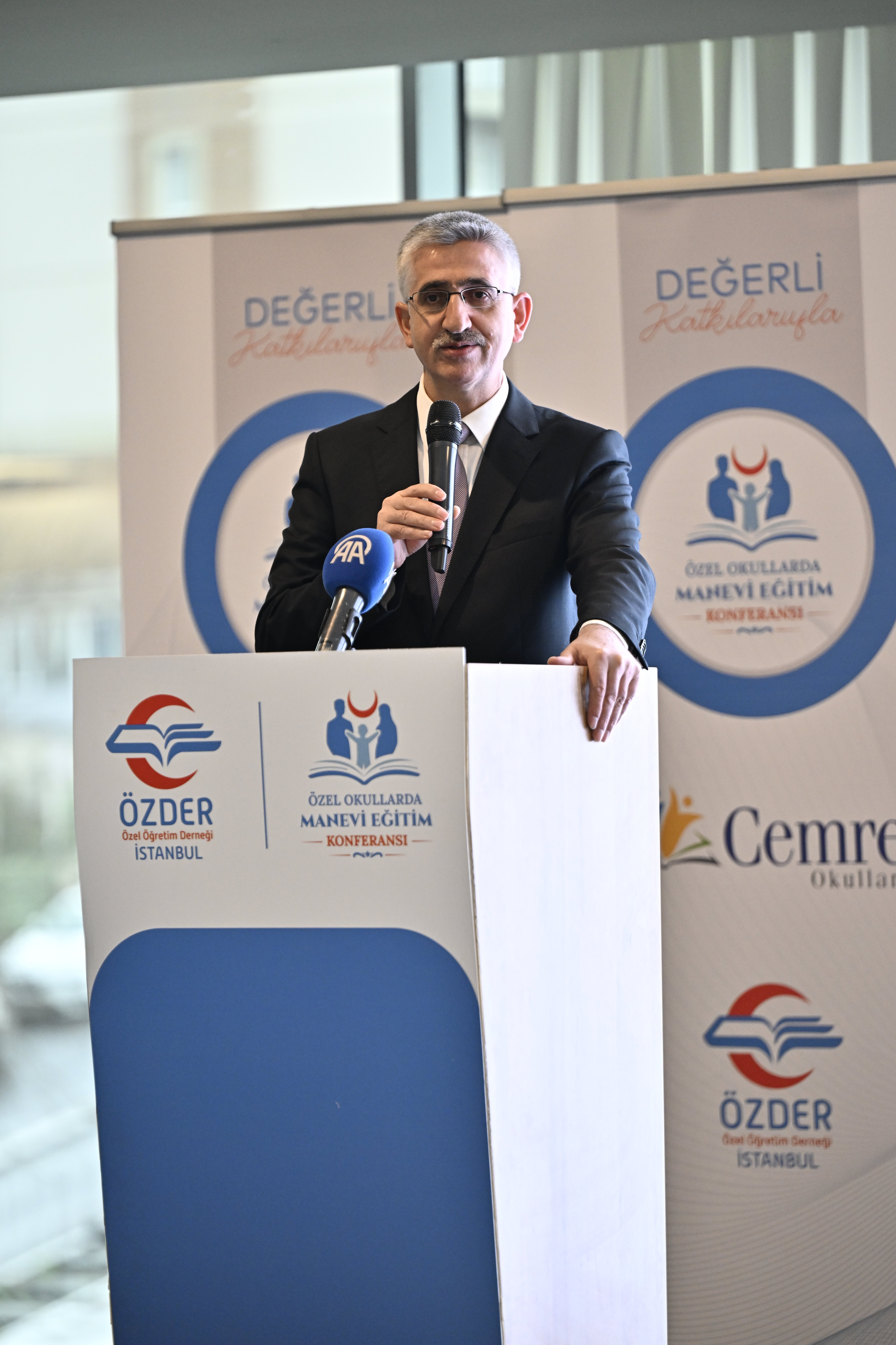 İstanbul'da 'Manevi Eğitim Konferansı' düzenlendi