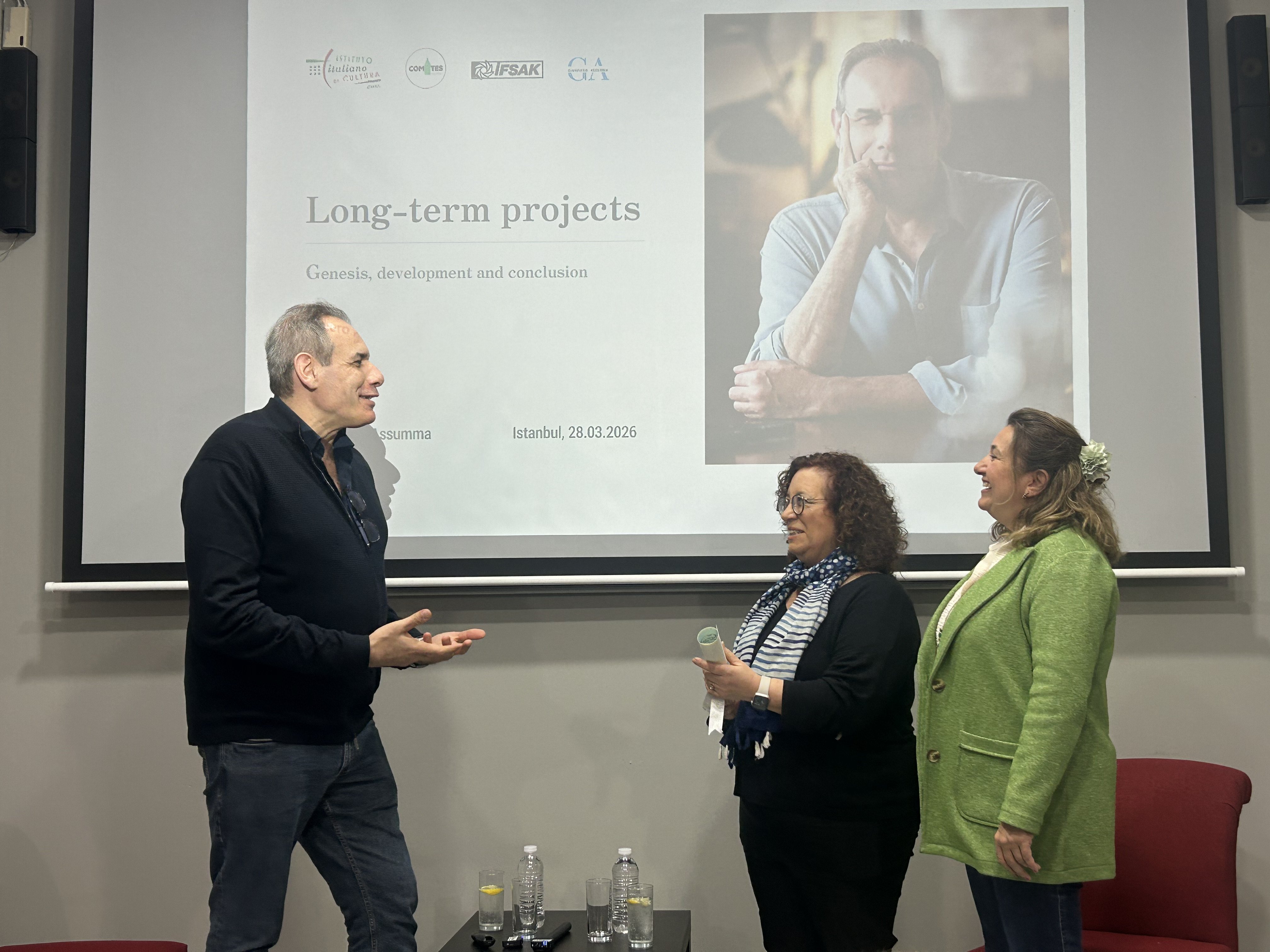 İtalyan fotoğrafçı Giampiero Assumma'nın 'Napoli'nin Işığında' sergisi İstanbul'da açıldı