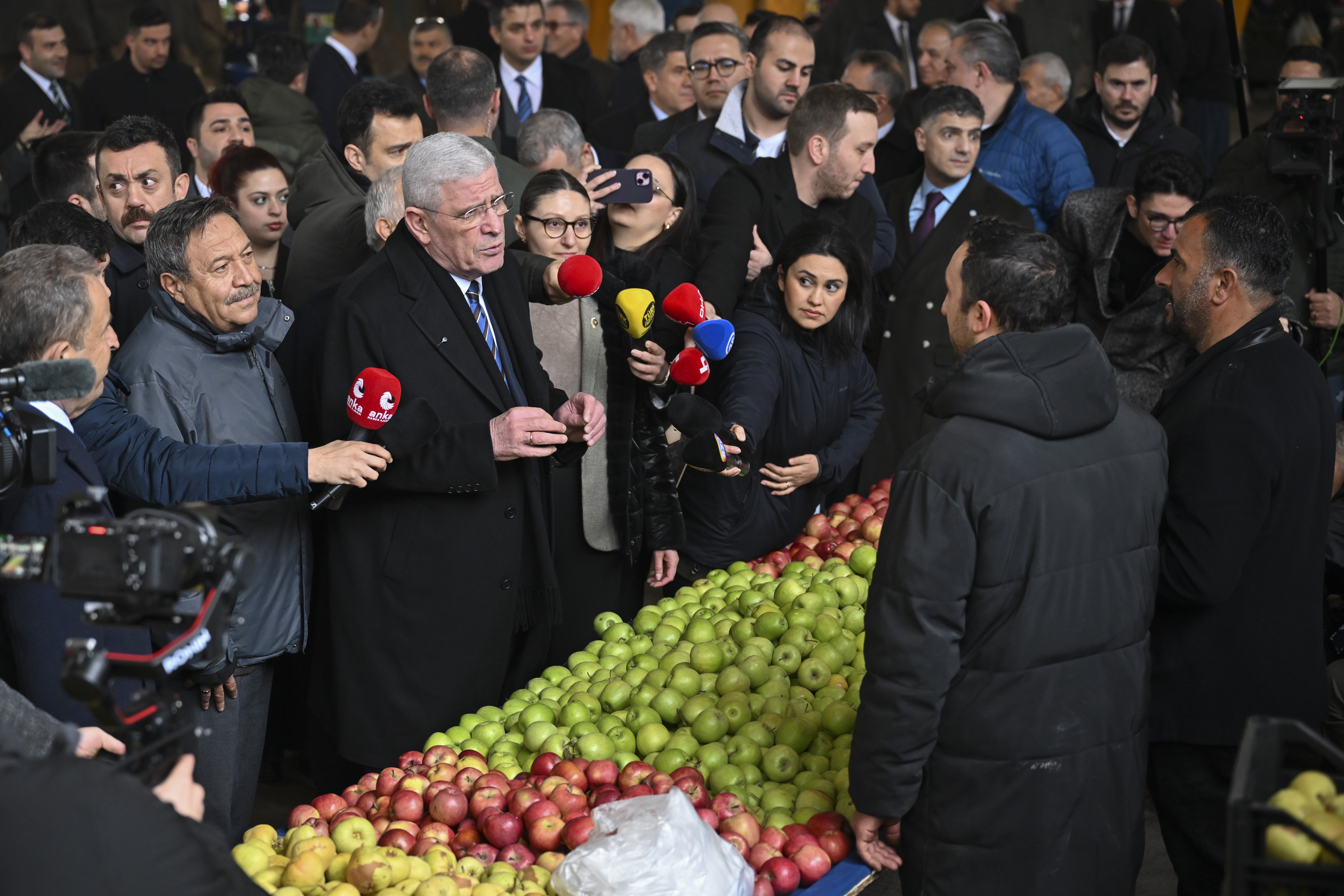 İYİ Parti Genel Başkanı Dervişoğlu, 100. Yıl Pazaryeri'ni ziyaret etti: