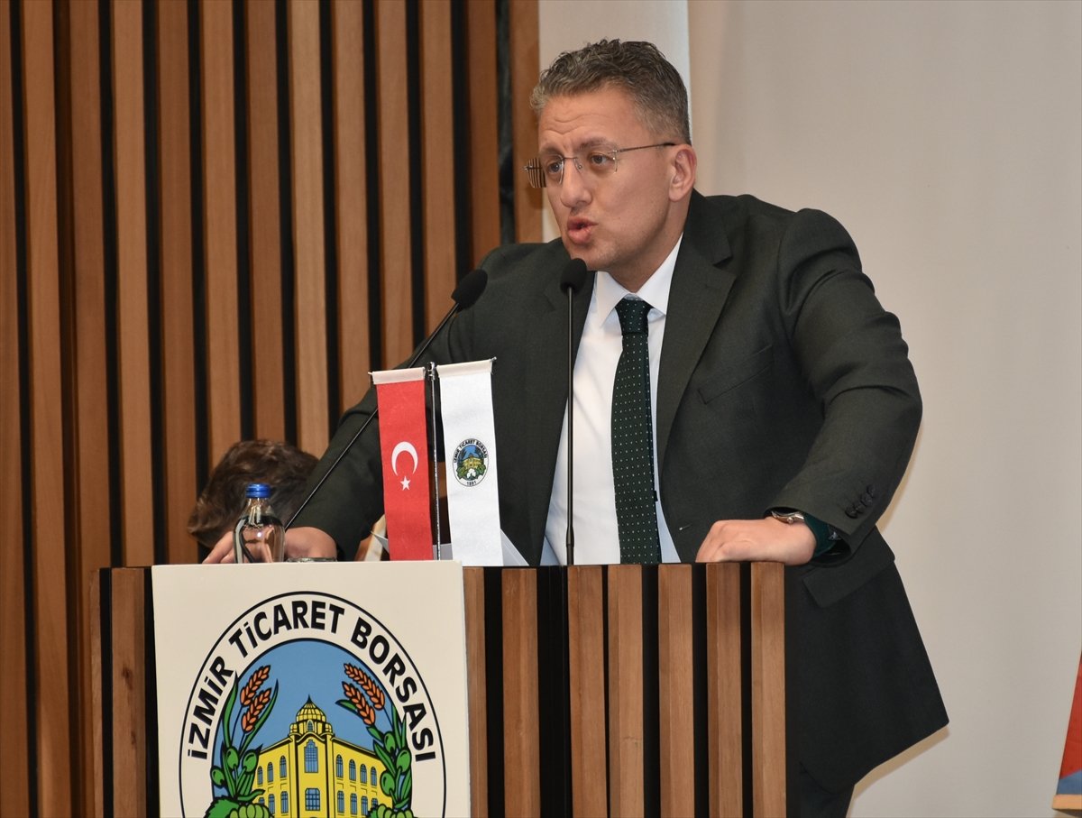 İzmir Ticaret Borsasının 'Toprağın Kadın Yüzü' temalı fotoğraf yarışmasında ödüller verildi