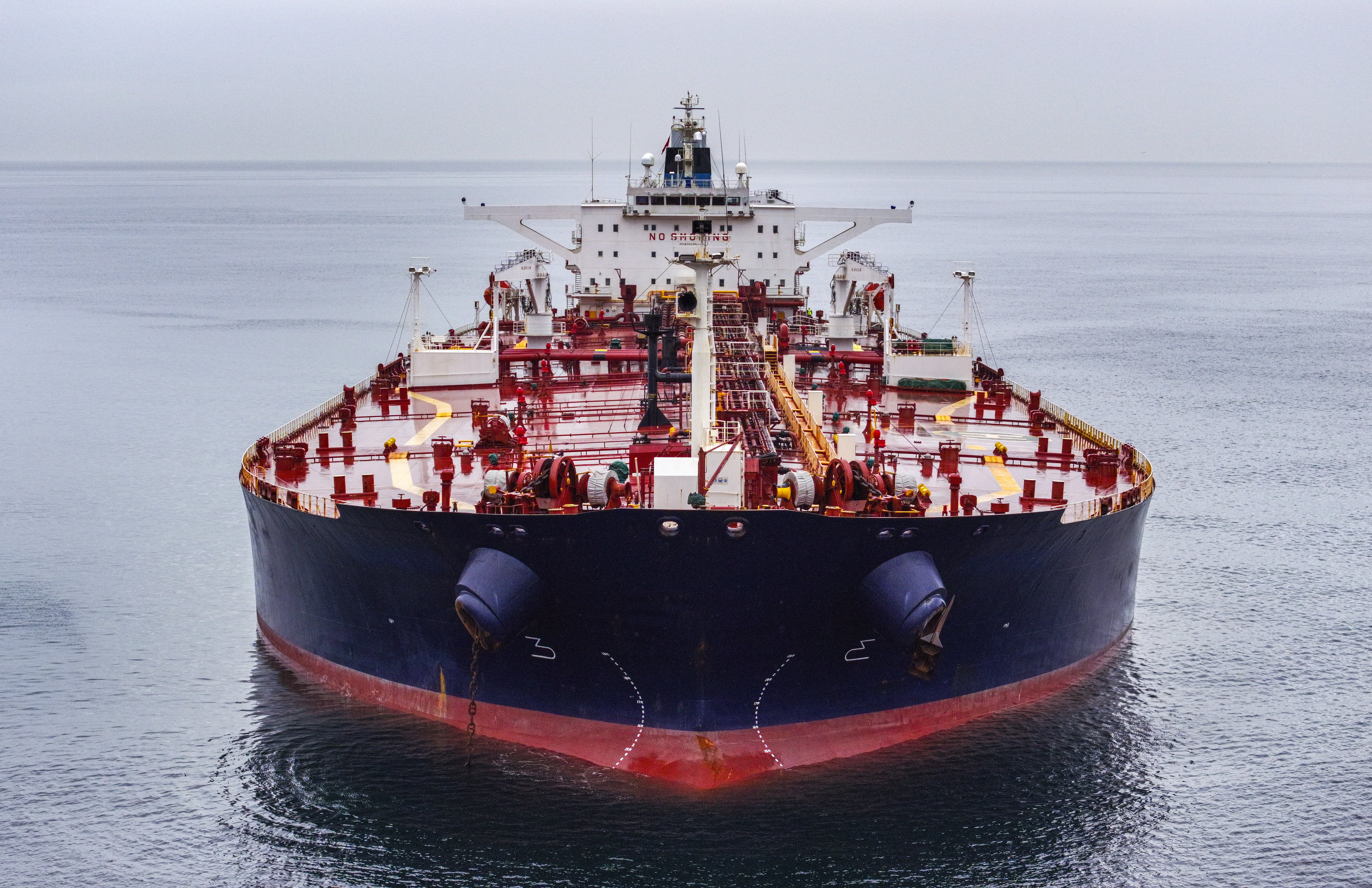 Karadeniz'de saldırıya uğrayan 'Altura' isimli tanker Kilyos açıklarına demirledi