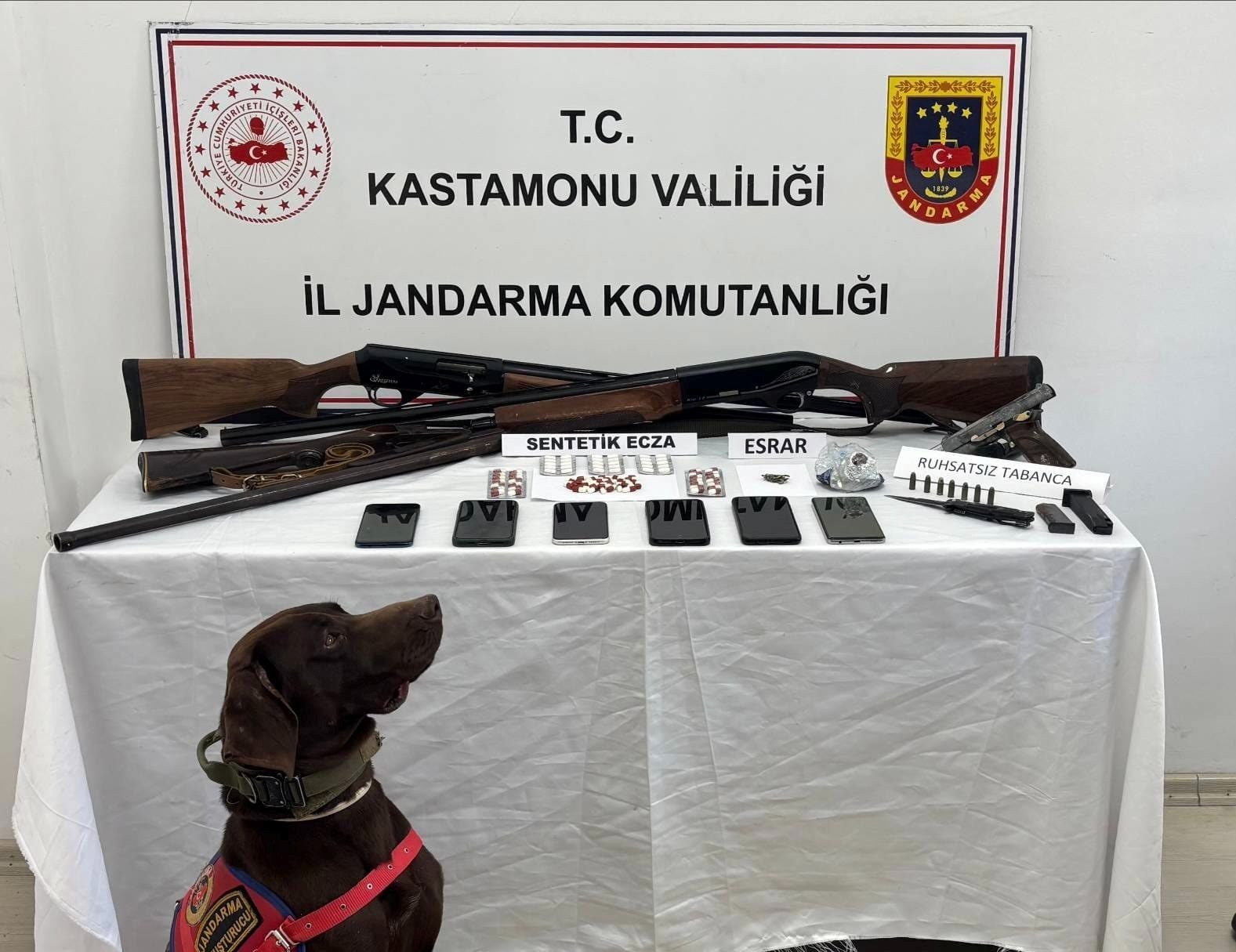 Kastamonu'da düzenlenen uyuşturucu operasyonunda yakalanan 12 şüpheliden 3'ü tutuklandı