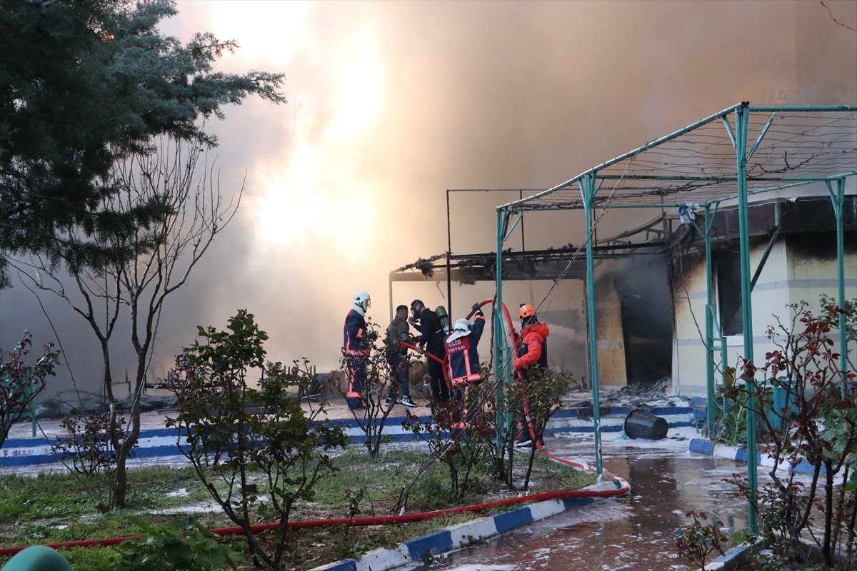 Kilis'te bir sivil toplum kuruluşunun hizmet binasında çıkan yangın kontrol altına alındı