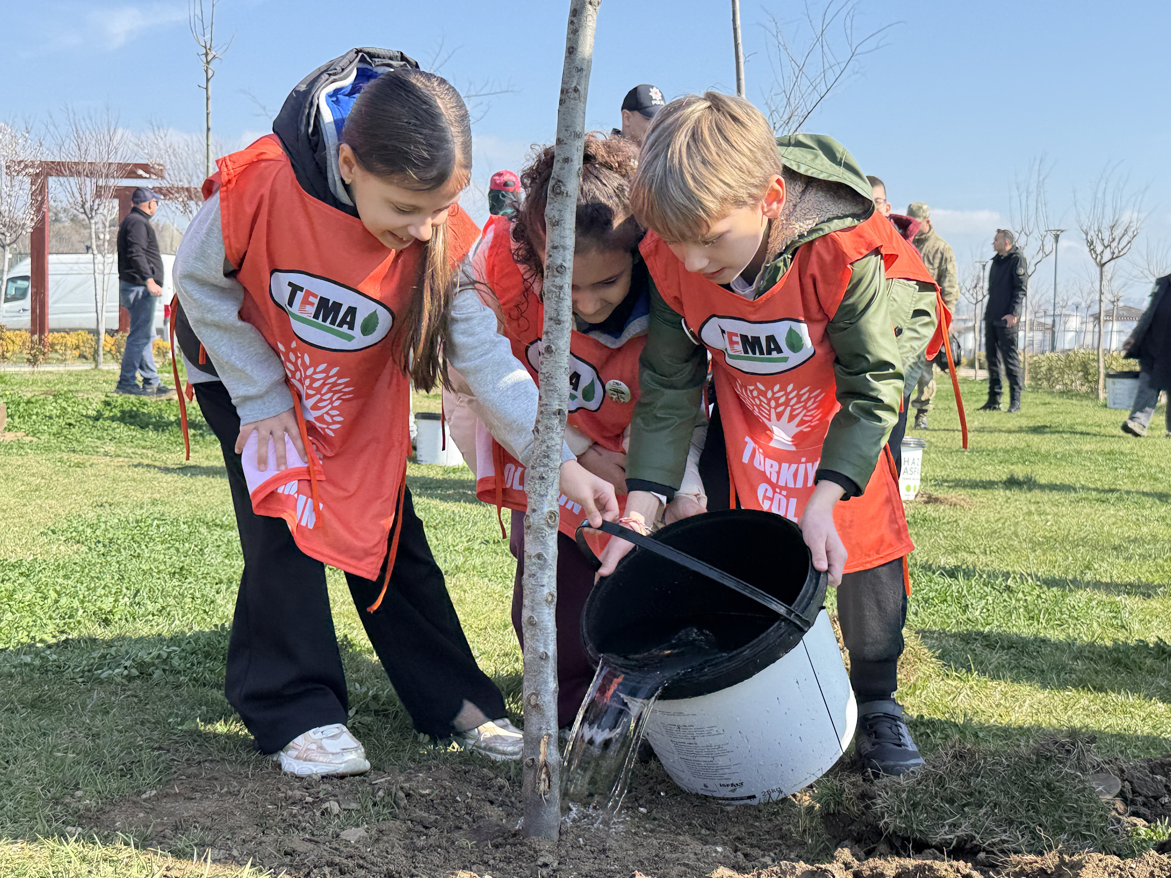 Kırklareli ve Tekirdağ'da fidanlar toprakla buluşturuldu