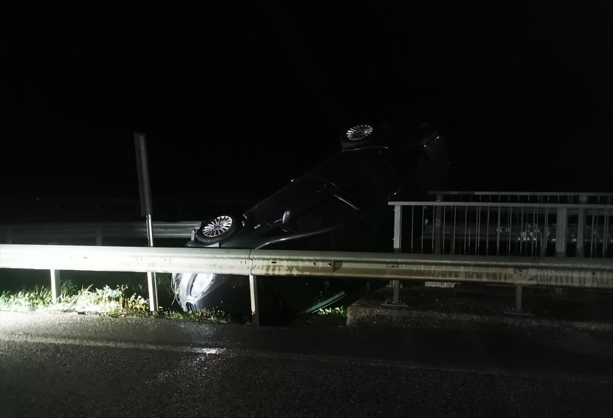 Kırklareli'nde 4 aracın karıştığı zincirleme trafik kazasında 2 kişi yaralandı