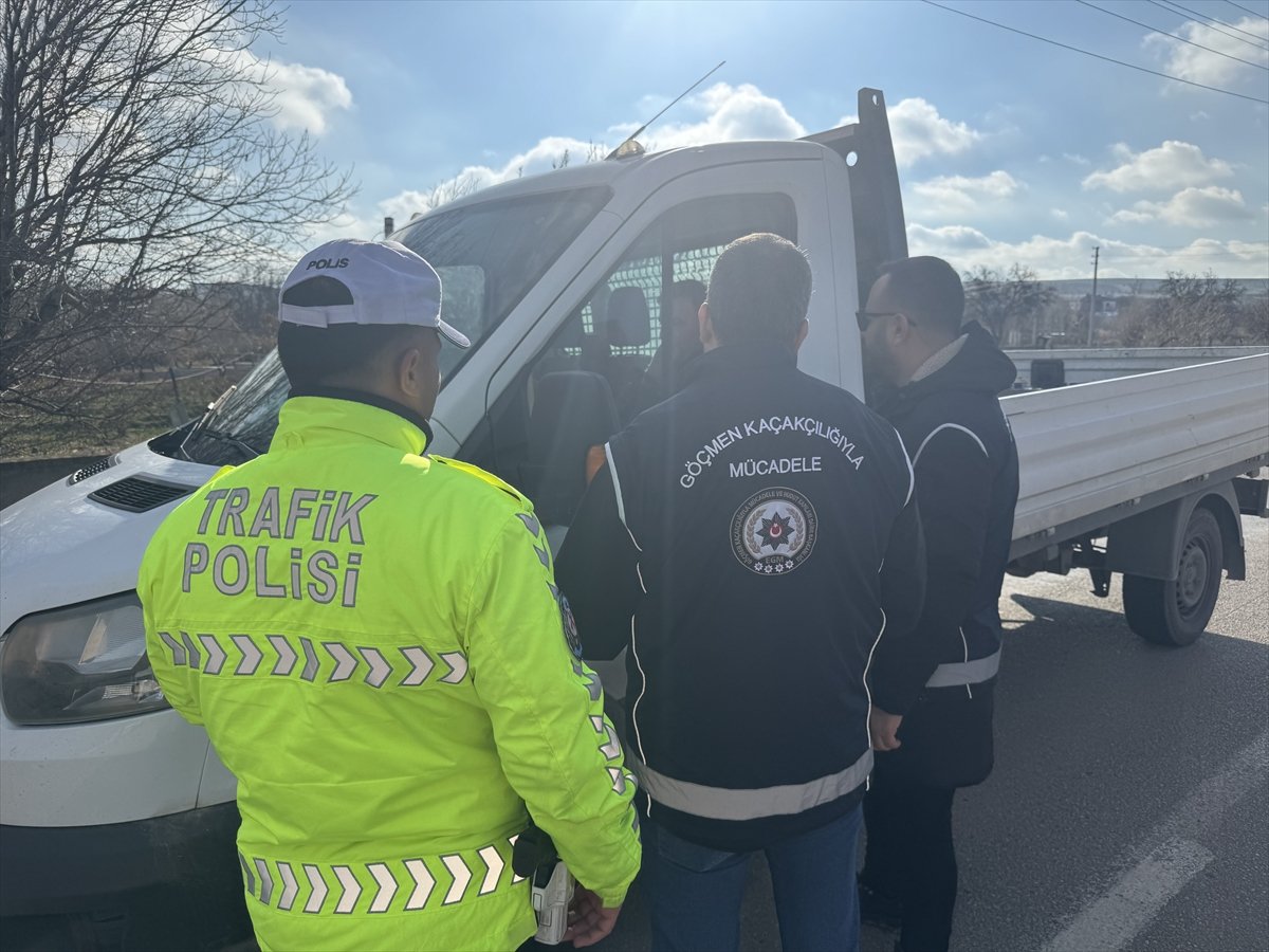 Kırşehir'de 14 düzensiz göçmen yakalandı