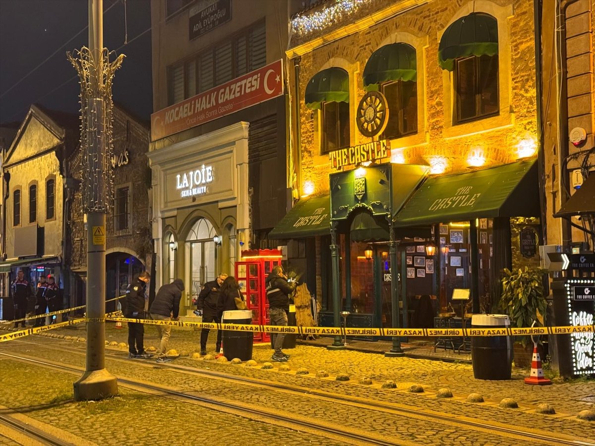 Kocaeli'de eğlence mekanına düzenlenen silahlı saldırıda 2 kişi öldü, 3 kişi yaralandı