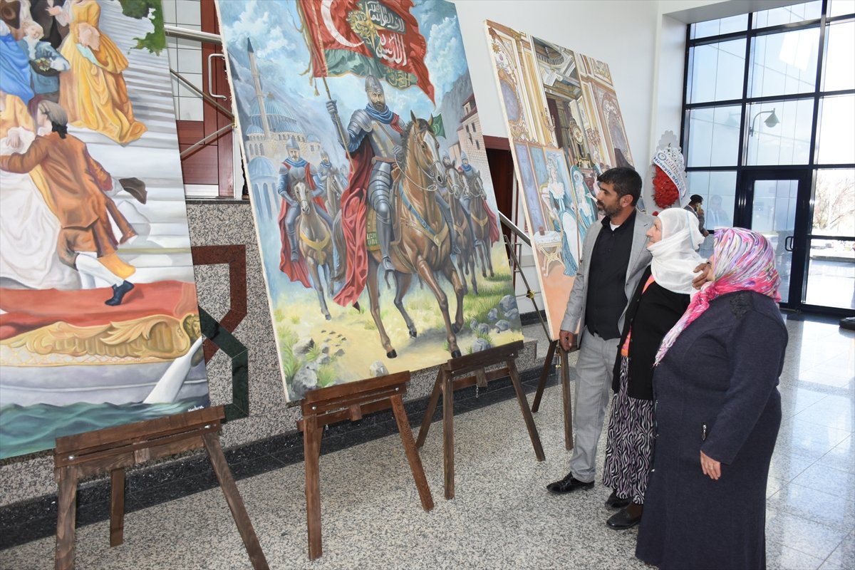 Malatya'da müzikal tiyatro 'Kim Var?' sahnelendi