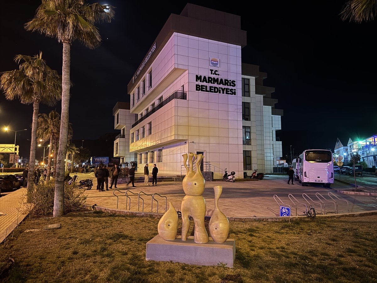 Marmaris'te belediyeye rüşvet soruşturmasında 3 kişi gözaltına alındı