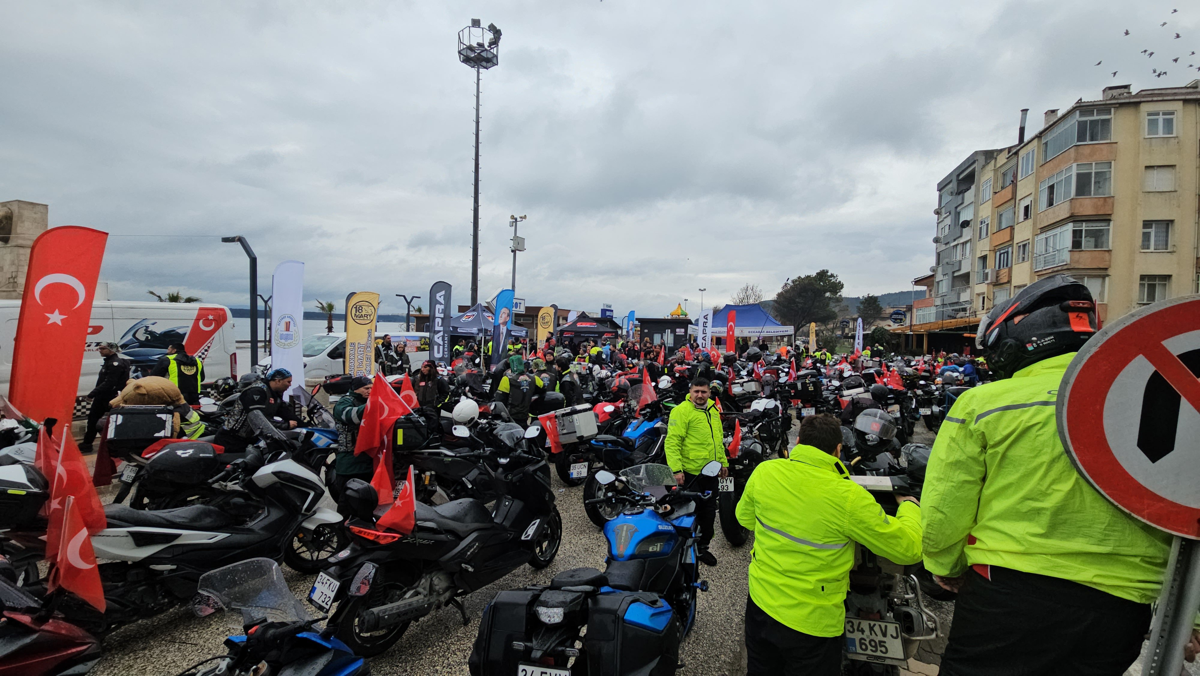Motosiklet tutkunları Gelibolu Yarımadası'nda şehitlere saygı için buluştu