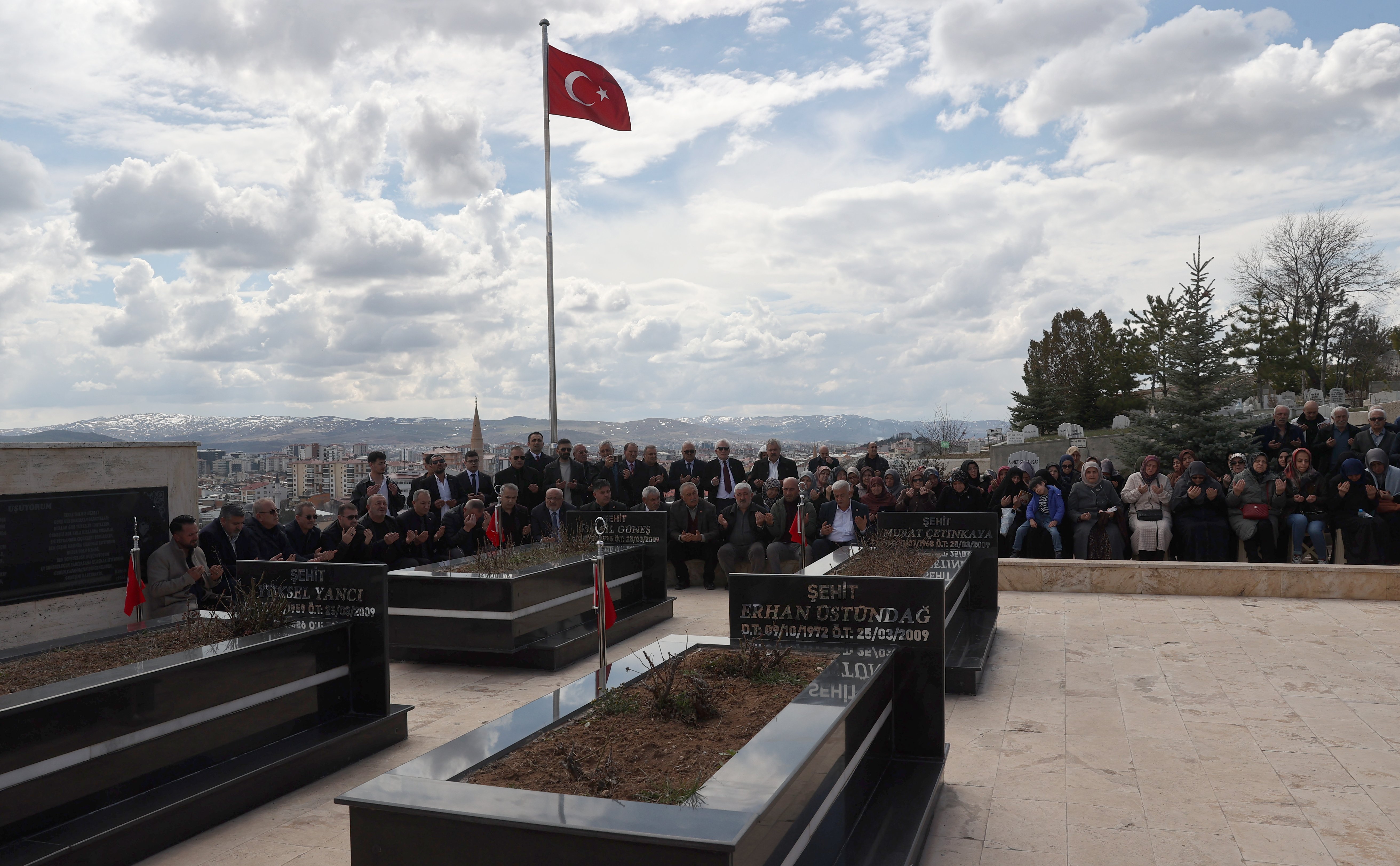 Muhsin Yazıcıoğlu ve beraberindekiler, vefatlarının 17. yılında Sivas'ta anıldı