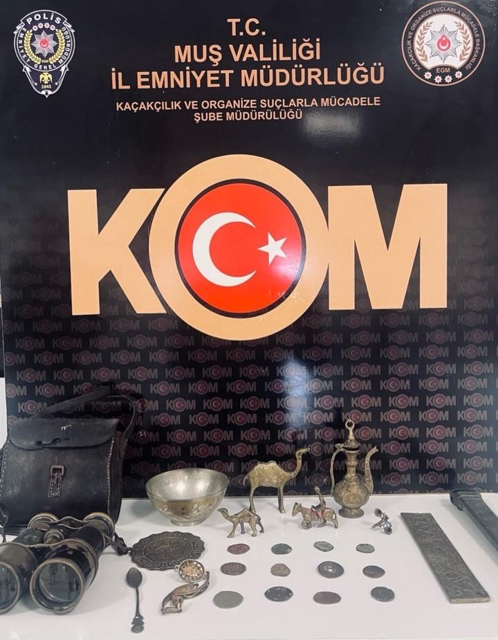 Muş'ta 25 tarihi eser ele geçirildi