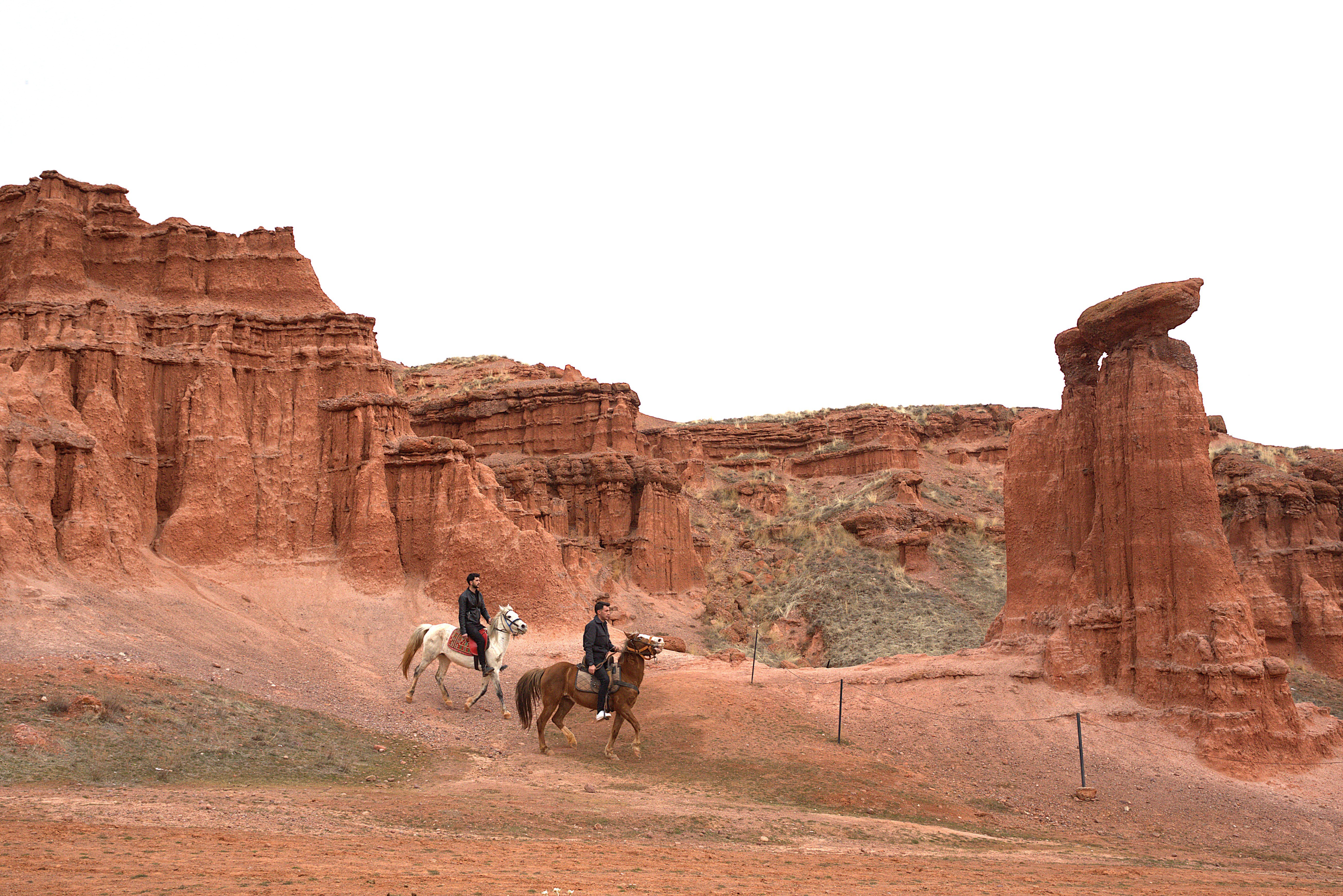 Narman Peribacaları doğaseverleri atlı safariyle buluşturuyor