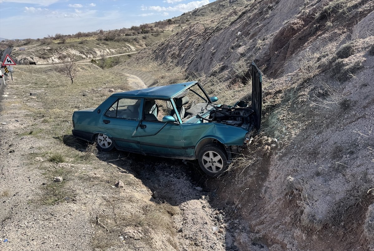 Nevşehir'de şarampole devrilen otomobilin sürücüsü yaralandı