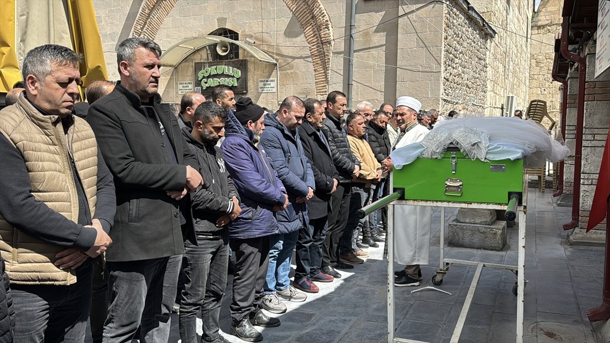 Niğde'de boşanma aşamasındaki kocası tarafından öldürülen kadının cenazesi defnedildi